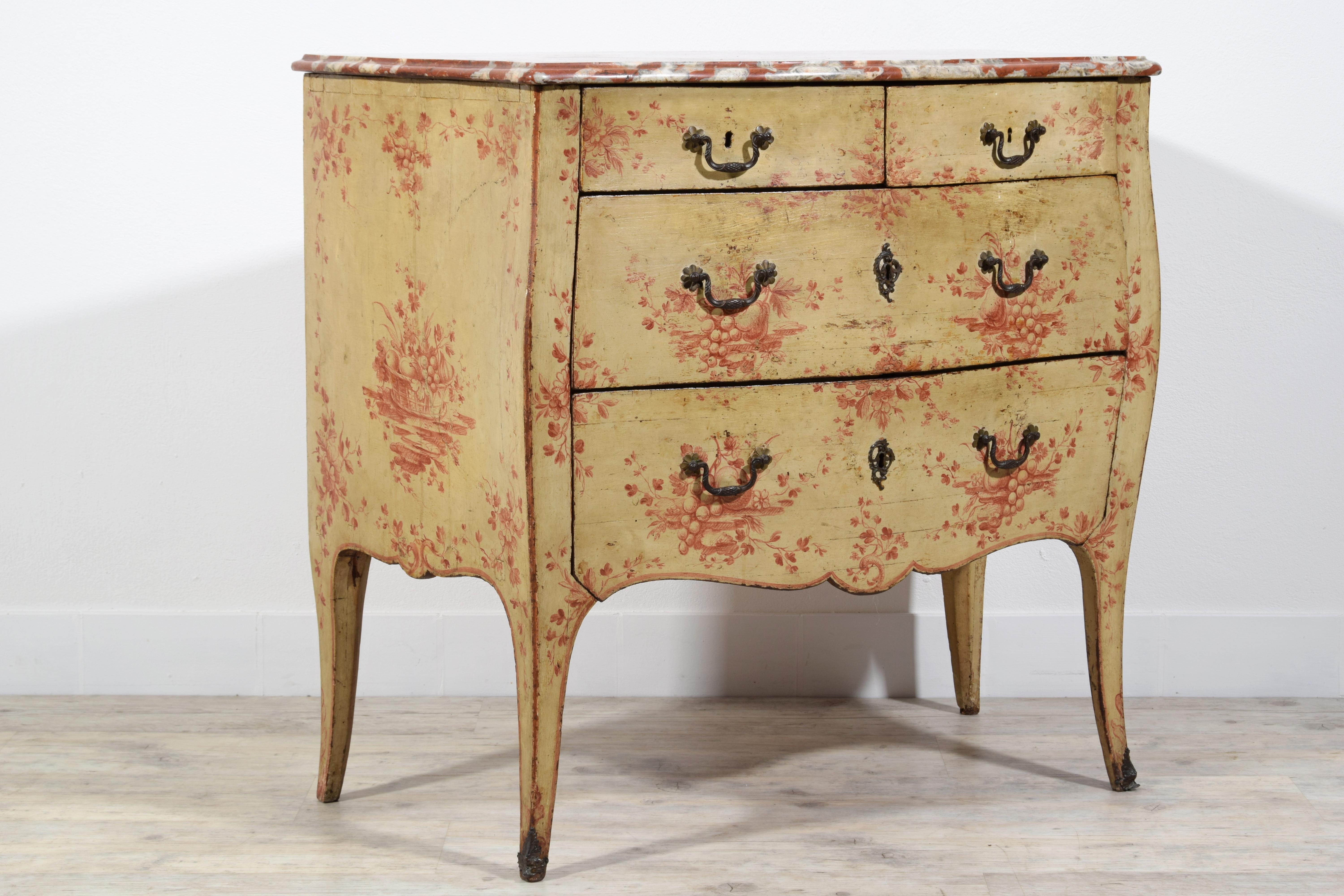 18th Century, Italian Policrome Lacquered Wood Chest of Drawers For Sale 2