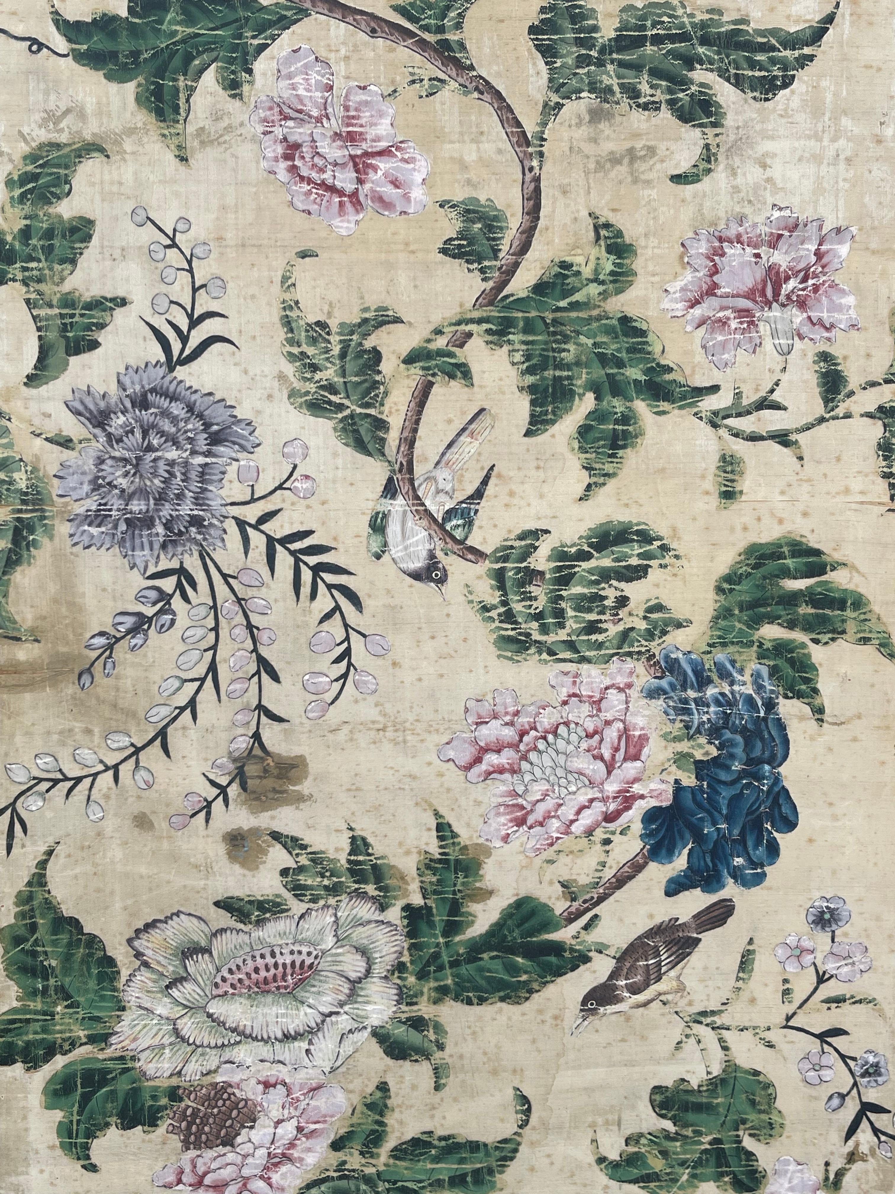 Panneaux de soie polychrome à fleurs et oiseaux du 18e siècle italien en vente 4