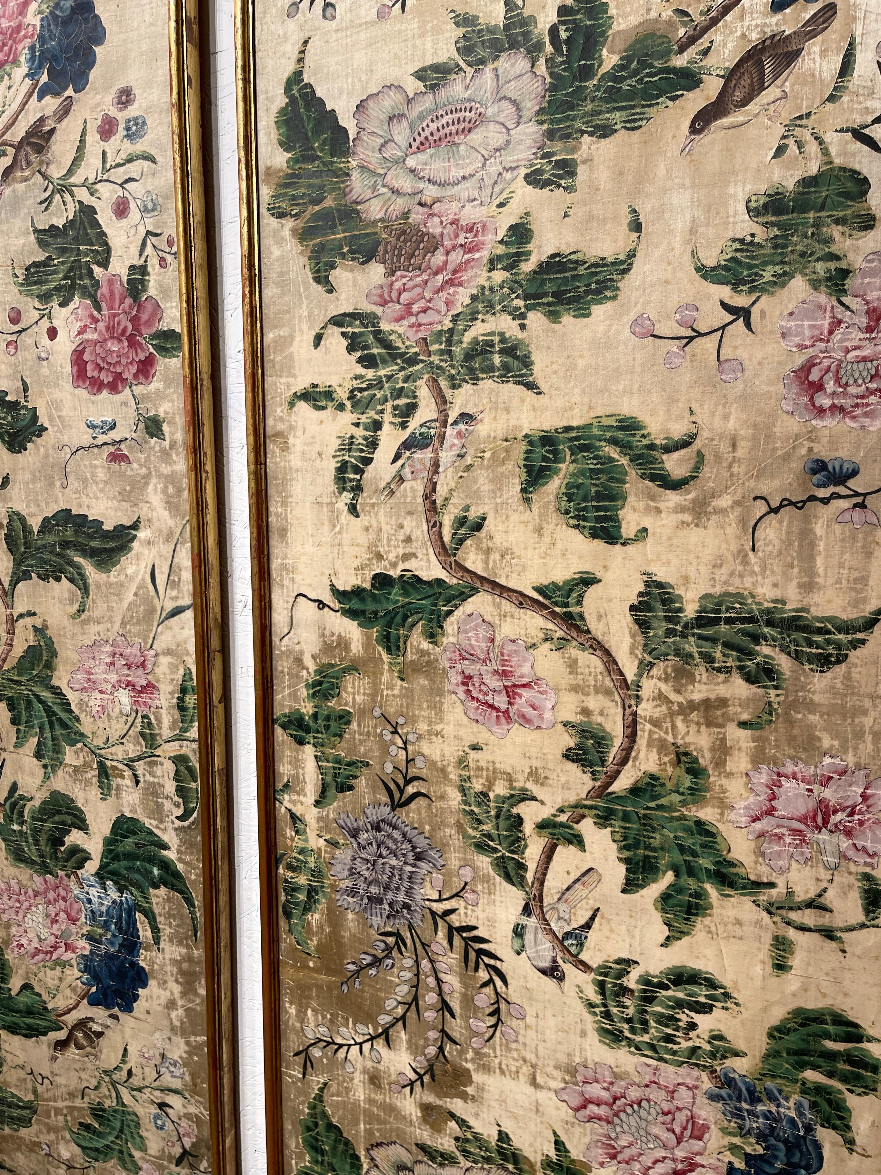 Panneaux de soie polychrome à fleurs et oiseaux du 18e siècle italien en vente 6
