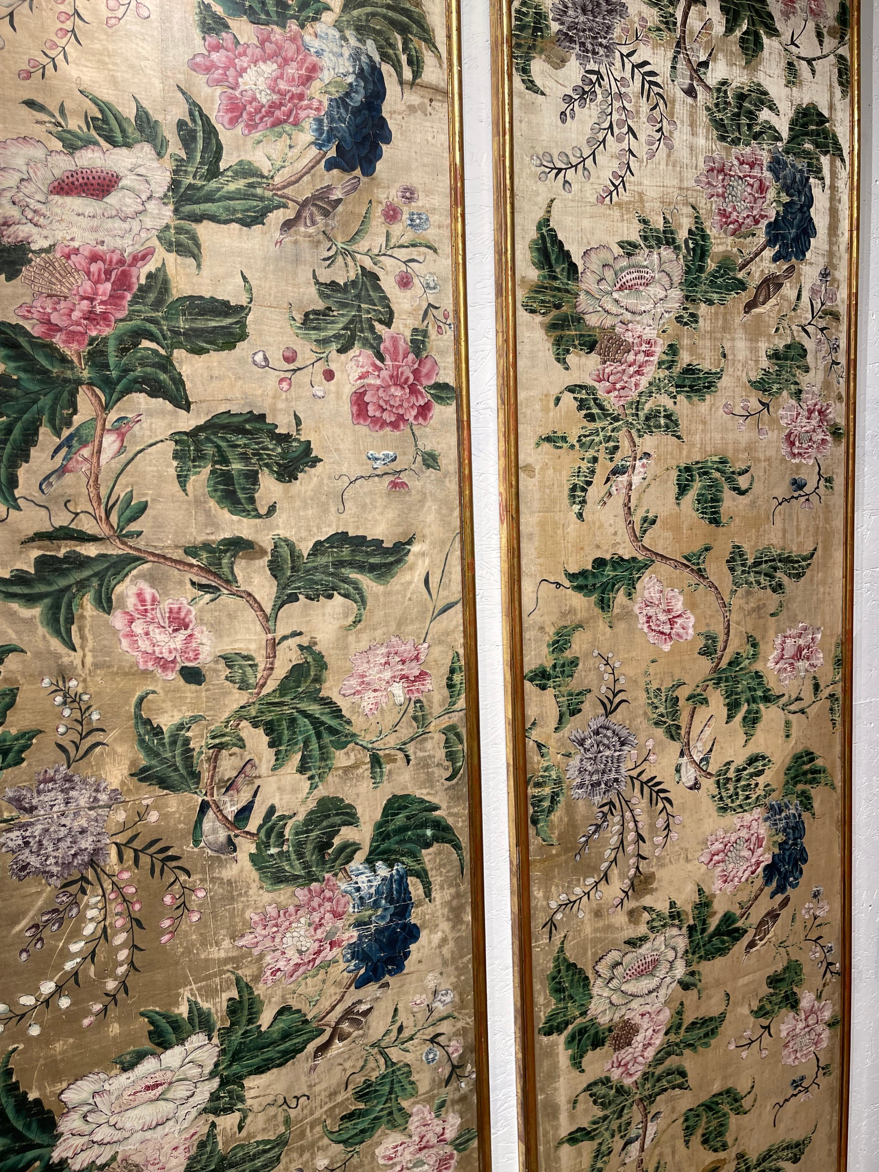Panneaux de soie polychrome à fleurs et oiseaux du 18e siècle italien en vente 7