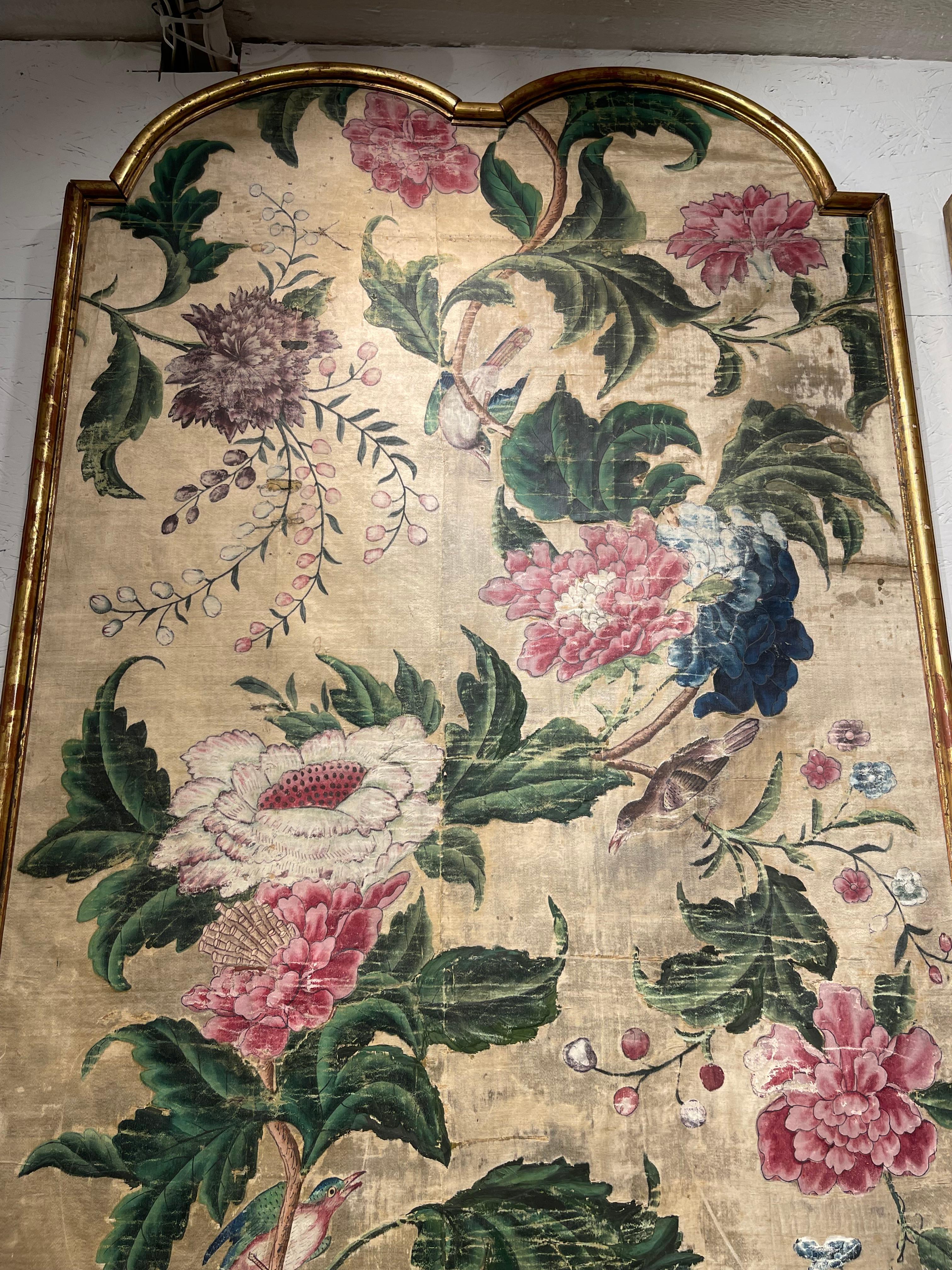 Panneaux de soie polychrome à fleurs et oiseaux du 18e siècle italien en vente 8