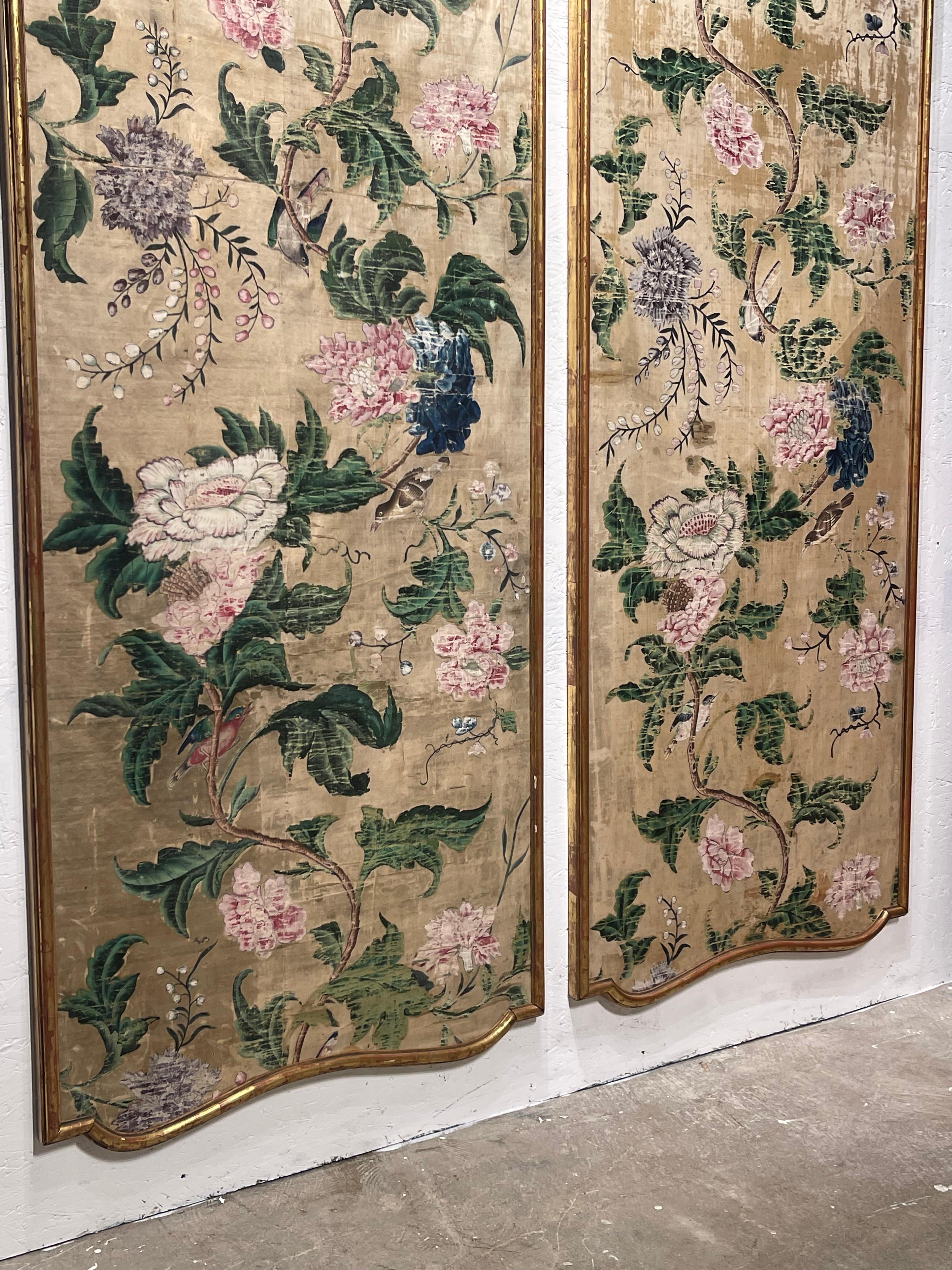 Panneaux de soie polychrome à fleurs et oiseaux du 18e siècle italien en vente 9