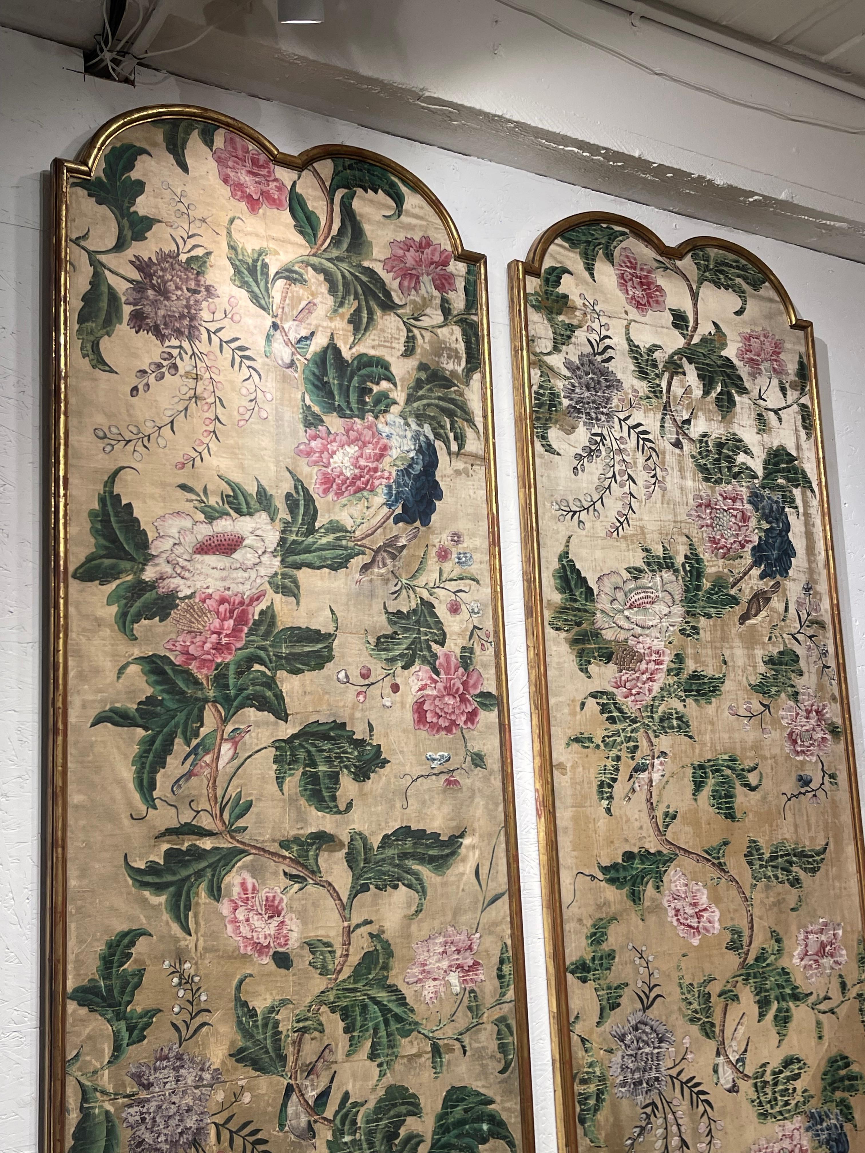 Panneaux de soie polychrome à fleurs et oiseaux du 18e siècle italien en vente 10