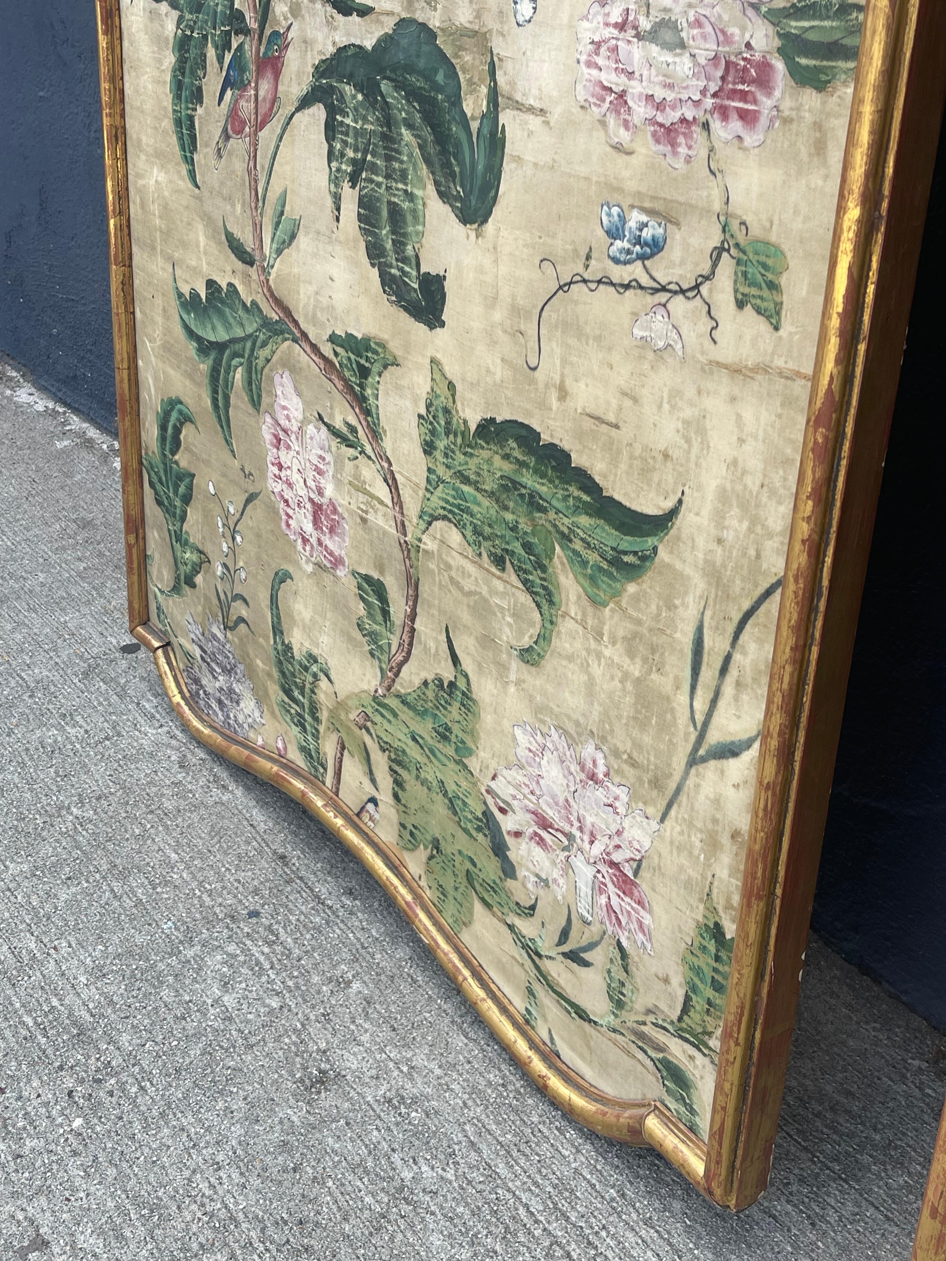 Panneaux de soie polychrome à fleurs et oiseaux du 18e siècle italien État moyen - En vente à Pasadena, CA