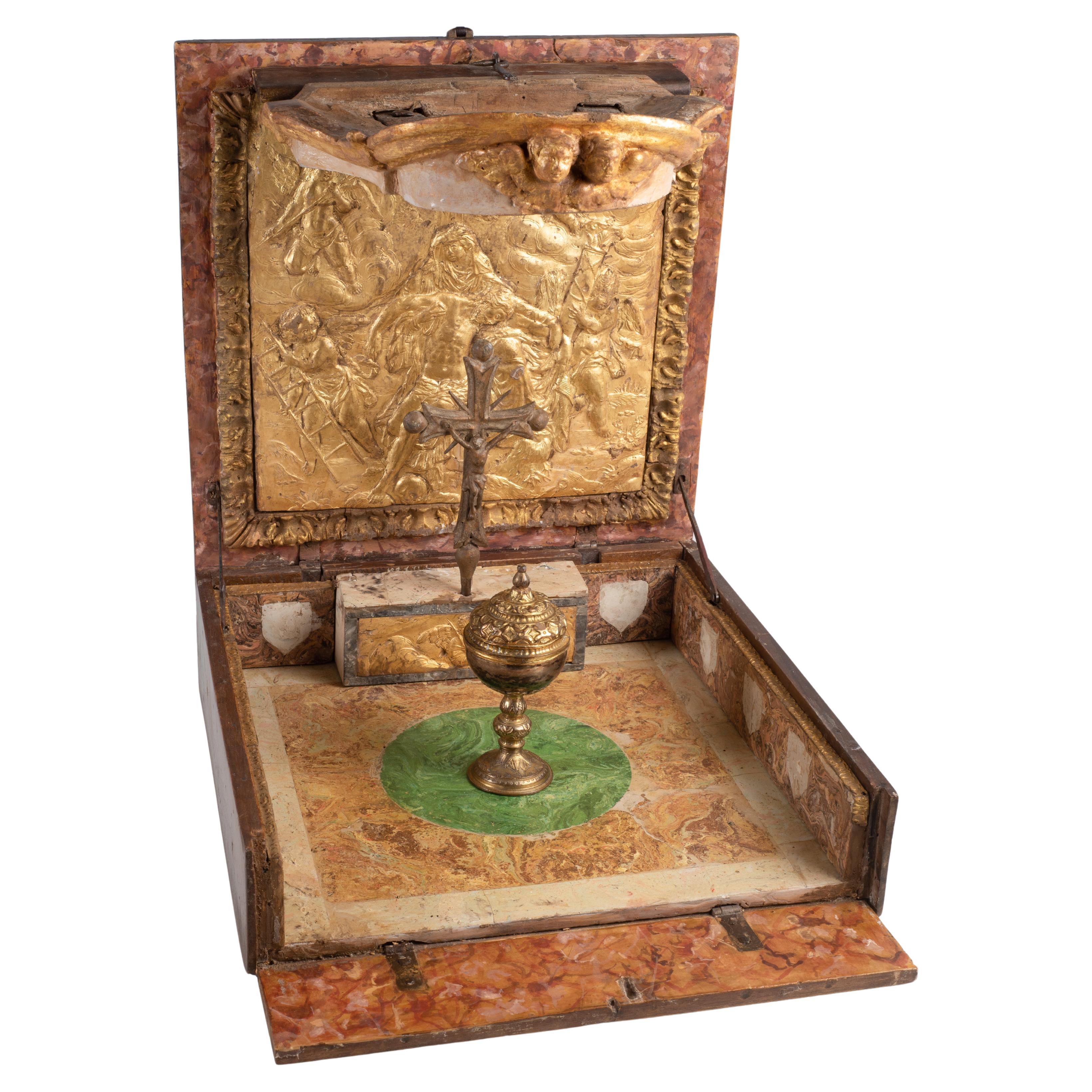 Autel de voyage portatif italien du XVIIIe siècle, C.I.C. Cartapesta baroque en noyer