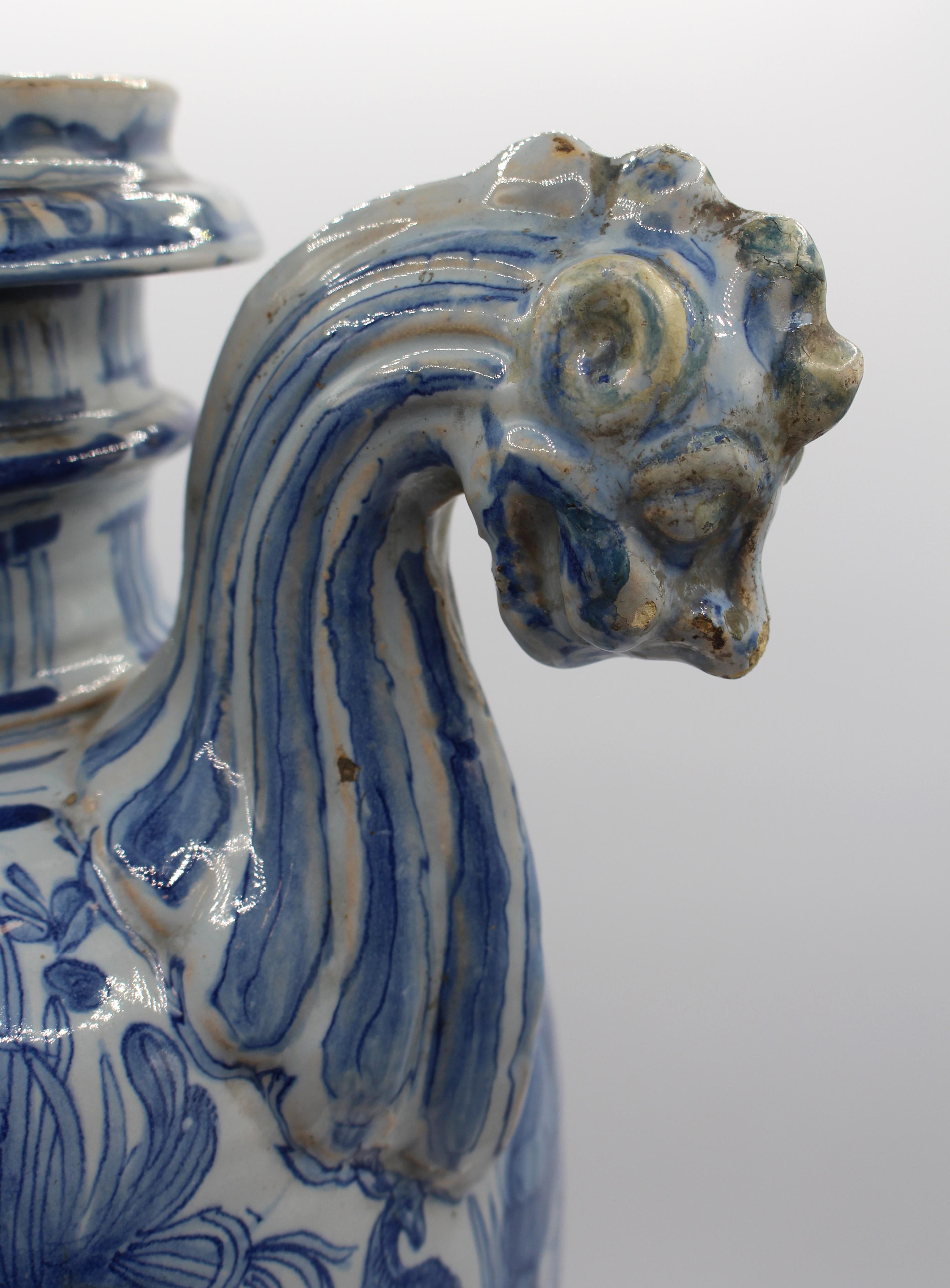 Porcellana Fontana in ceramica italiana del XVIII secolo presumibilmente per uno speziale in vendita