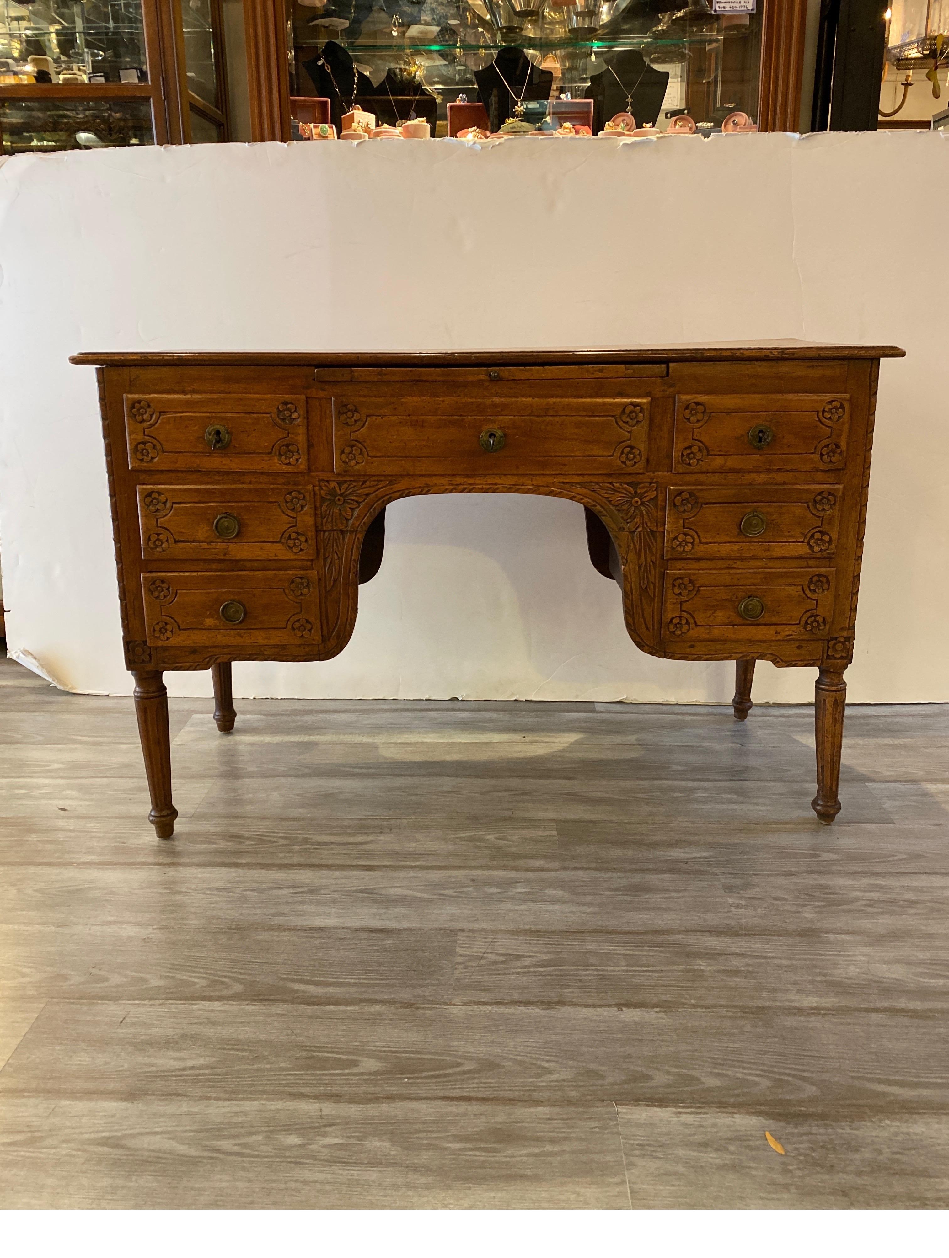 18th Century Italian Provincial Carve Knee Hole Desk For Sale 8