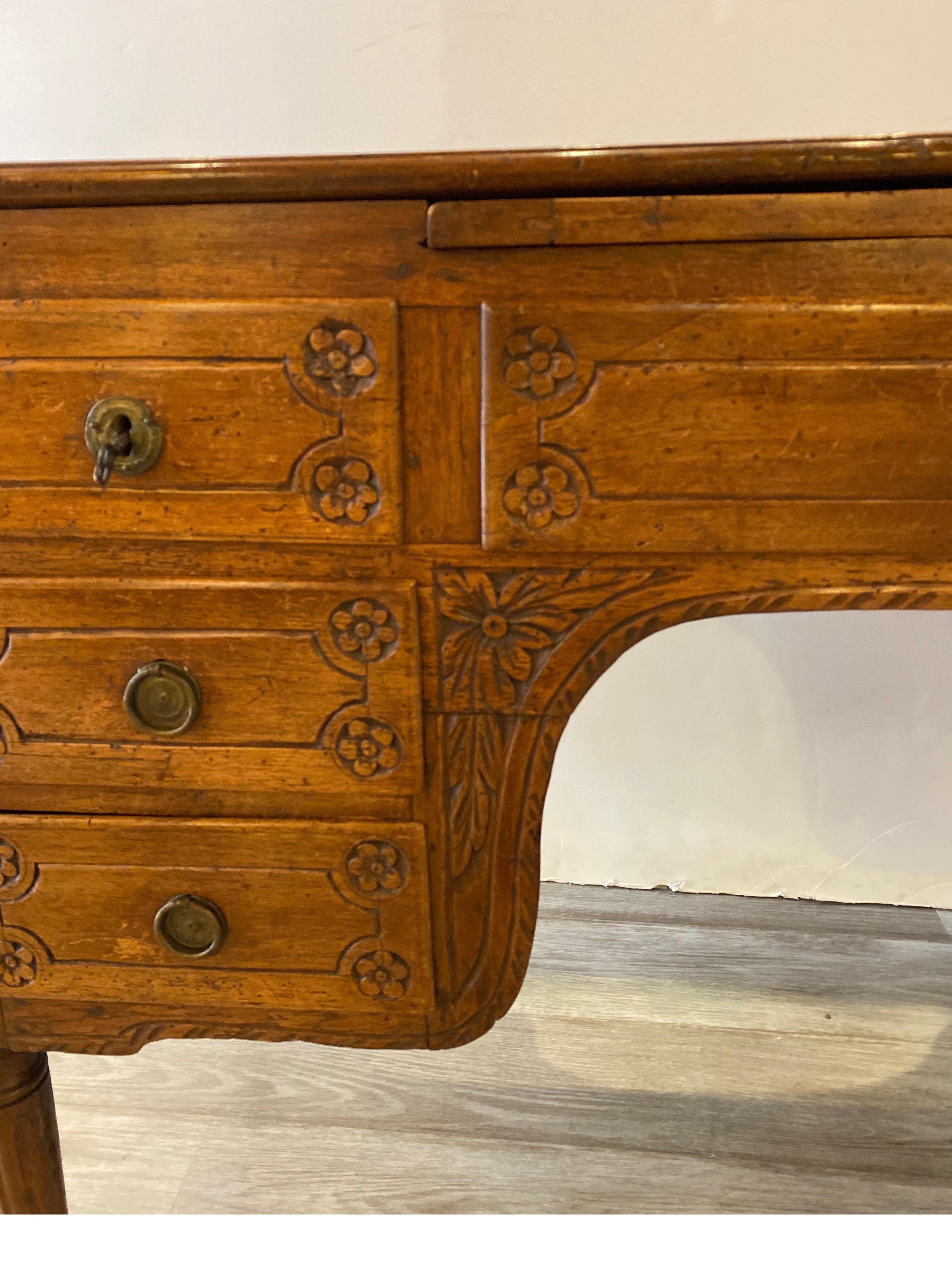 18th Century Italian Provincial Carve Knee Hole Desk For Sale 9