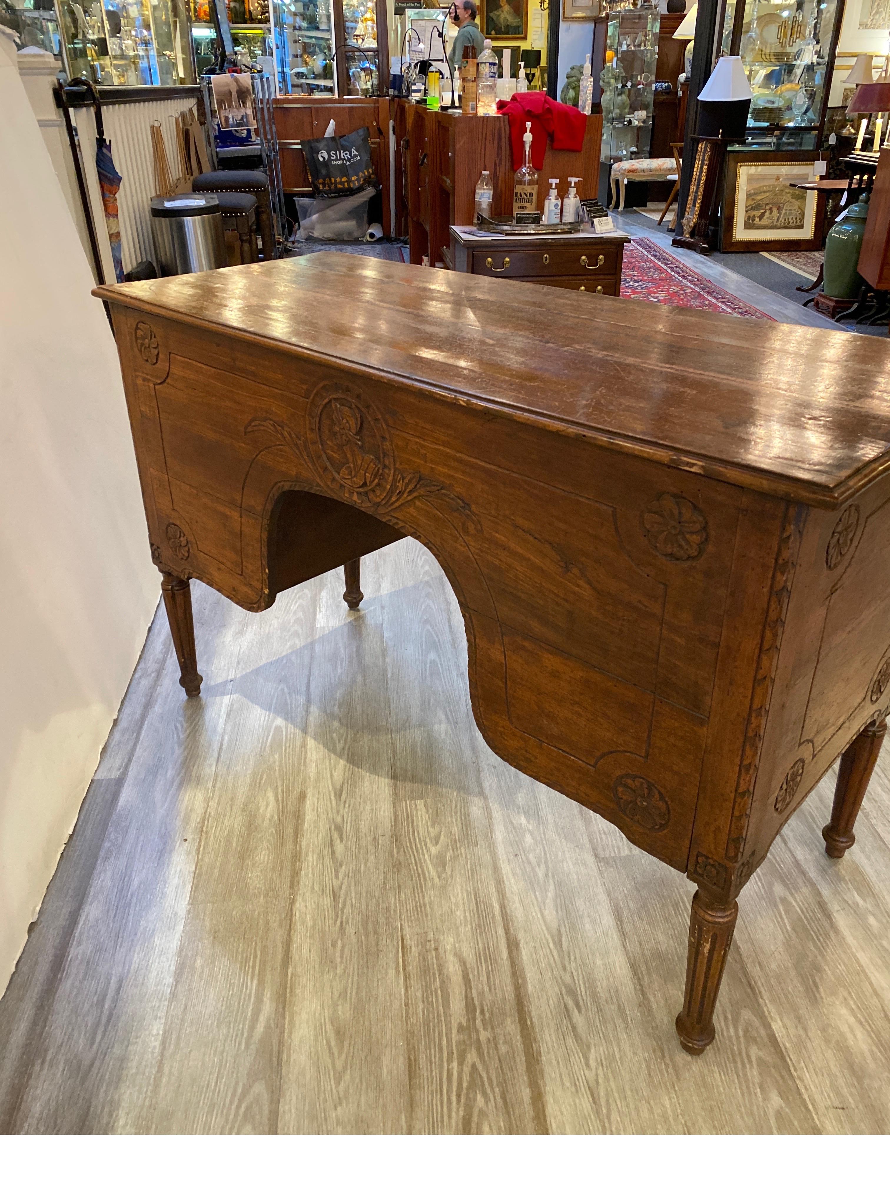 18th Century Italian Provincial Carve Knee Hole Desk In Good Condition For Sale In Lambertville, NJ