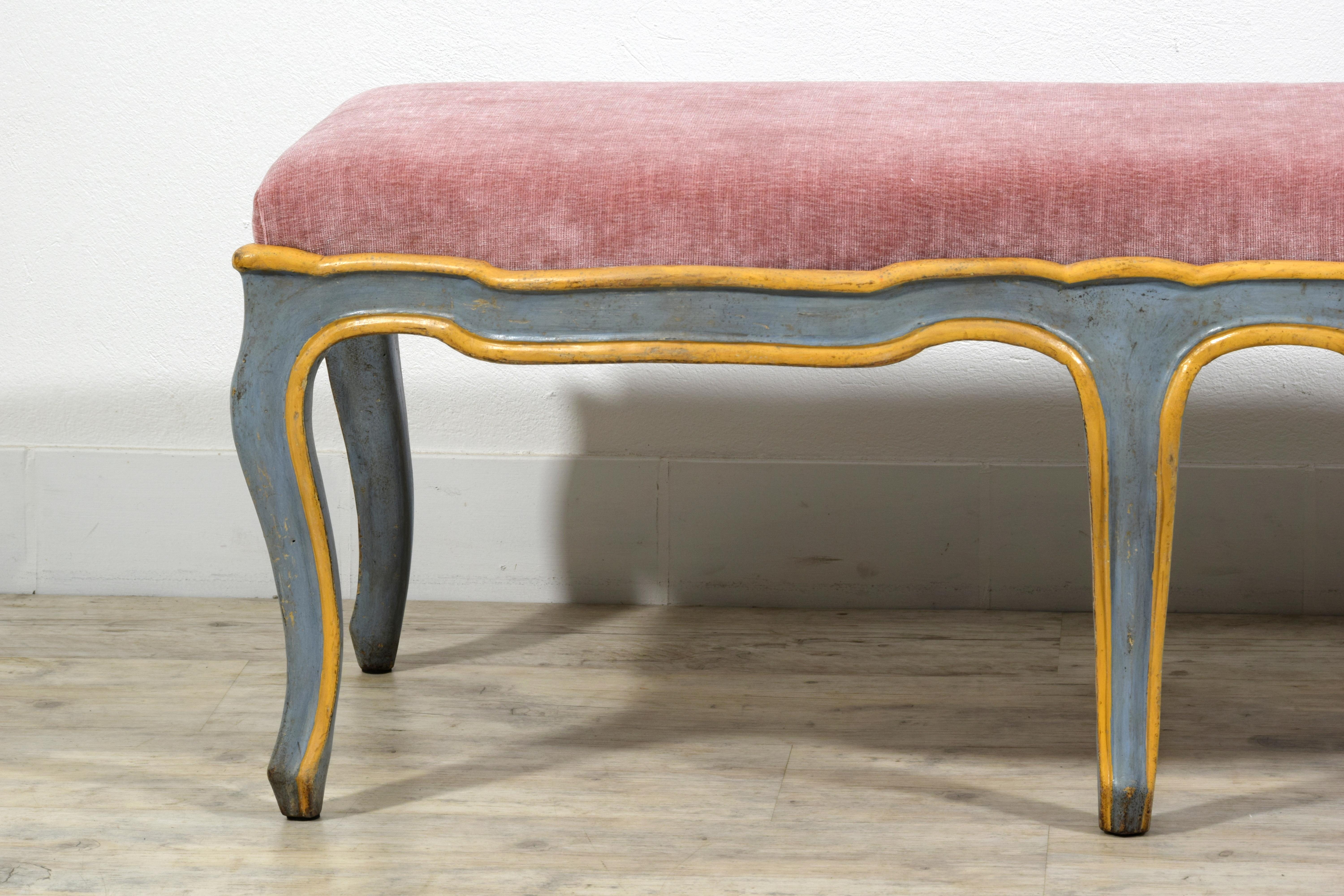 Banc en bois sculpté et laqué rococo italien du XVIIIe siècle en vente 9