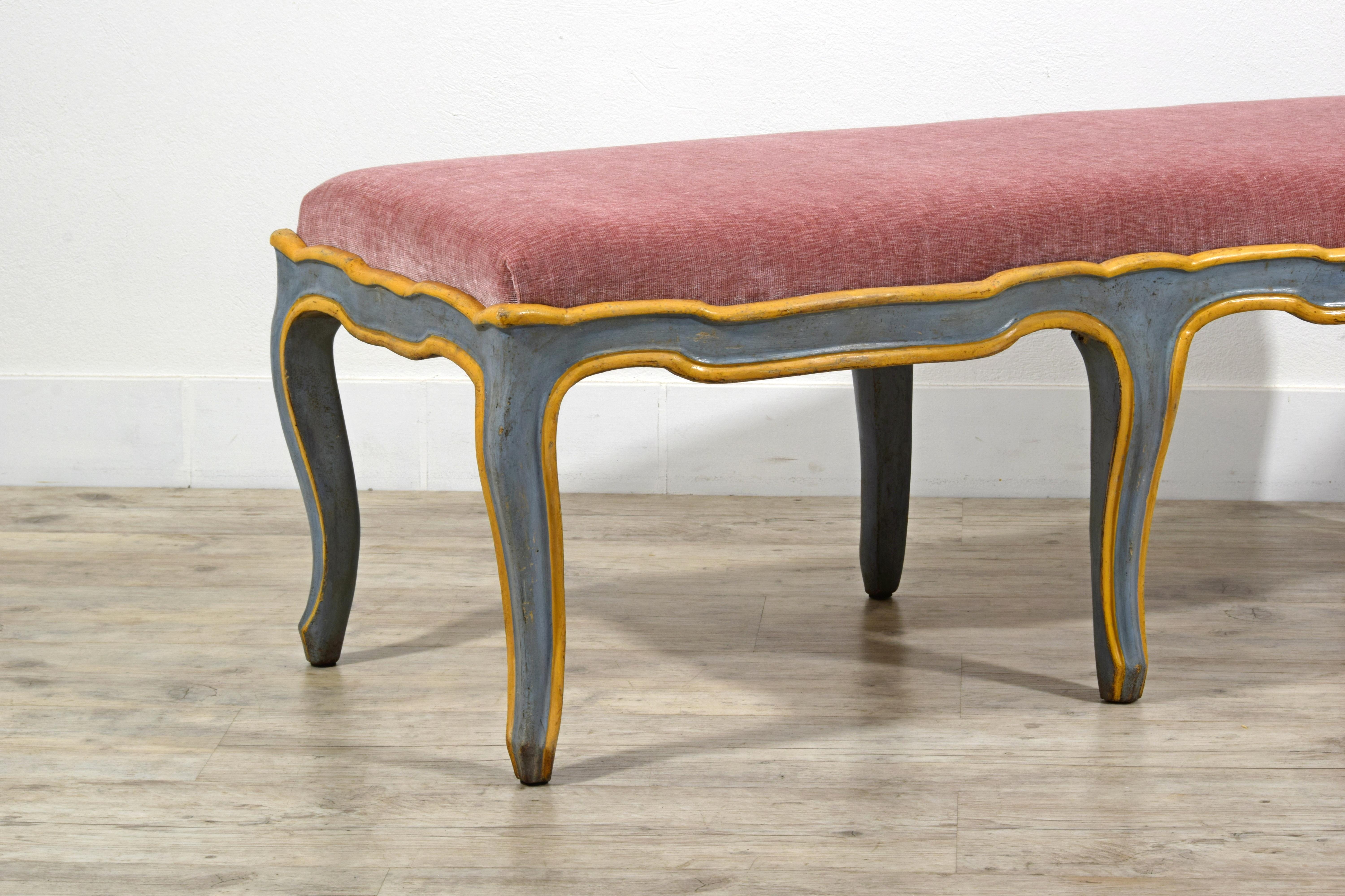 Banc en bois sculpté et laqué rococo italien du XVIIIe siècle en vente 12