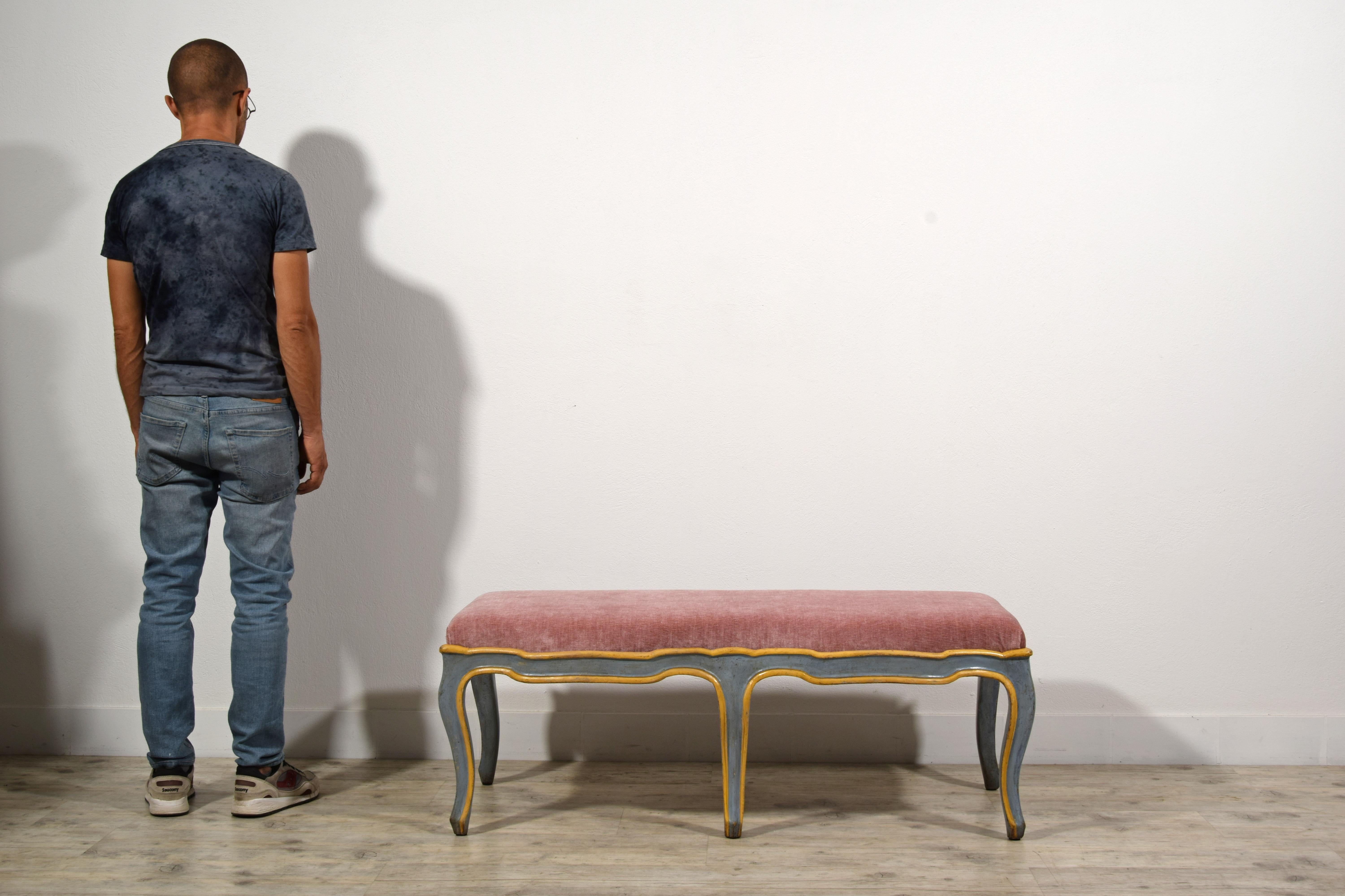 Banc en bois sculpté et laqué rococo italien du XVIIIe siècle en vente 15