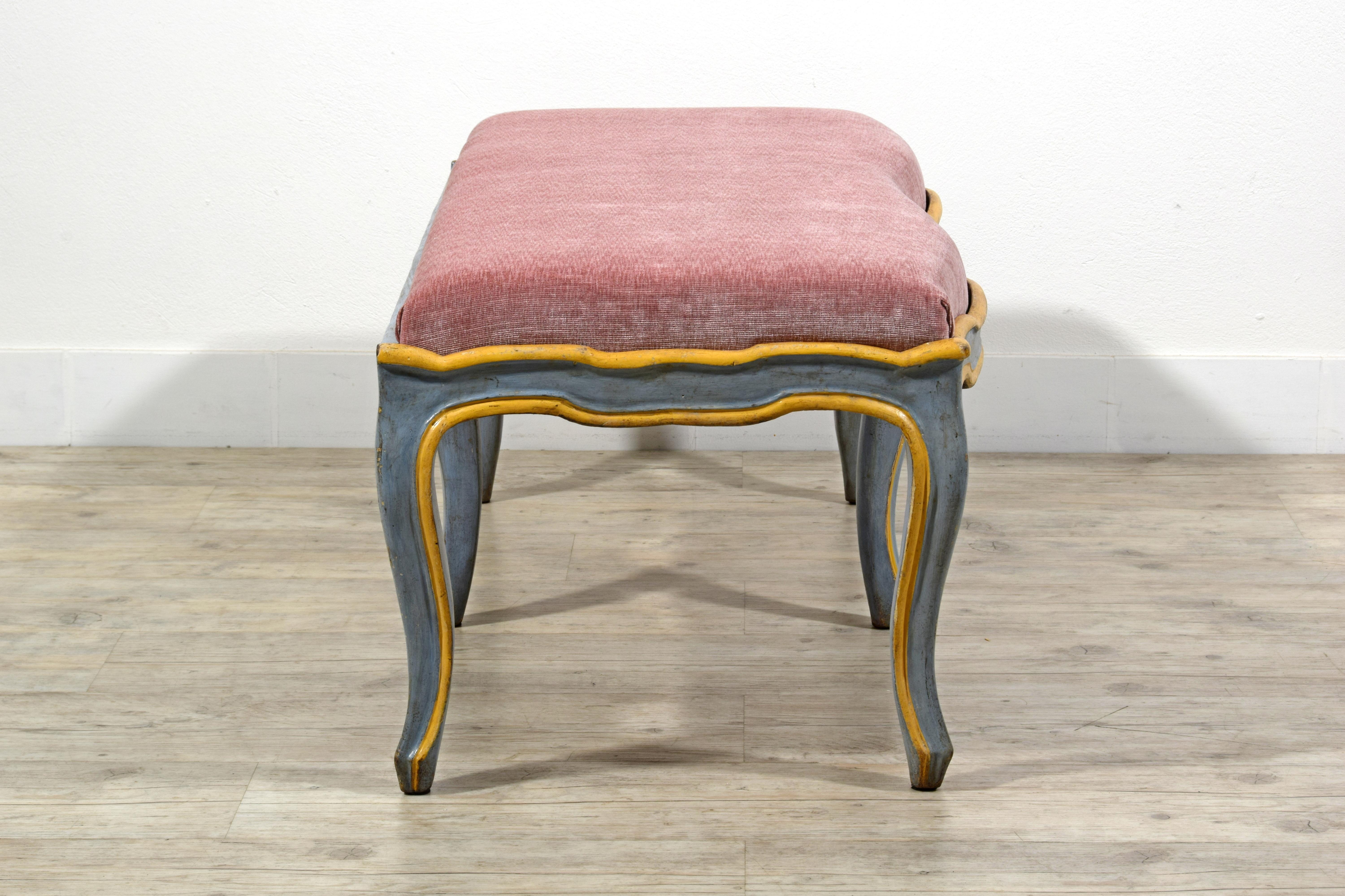 Banc en bois sculpté et laqué rococo italien du XVIIIe siècle en vente 2