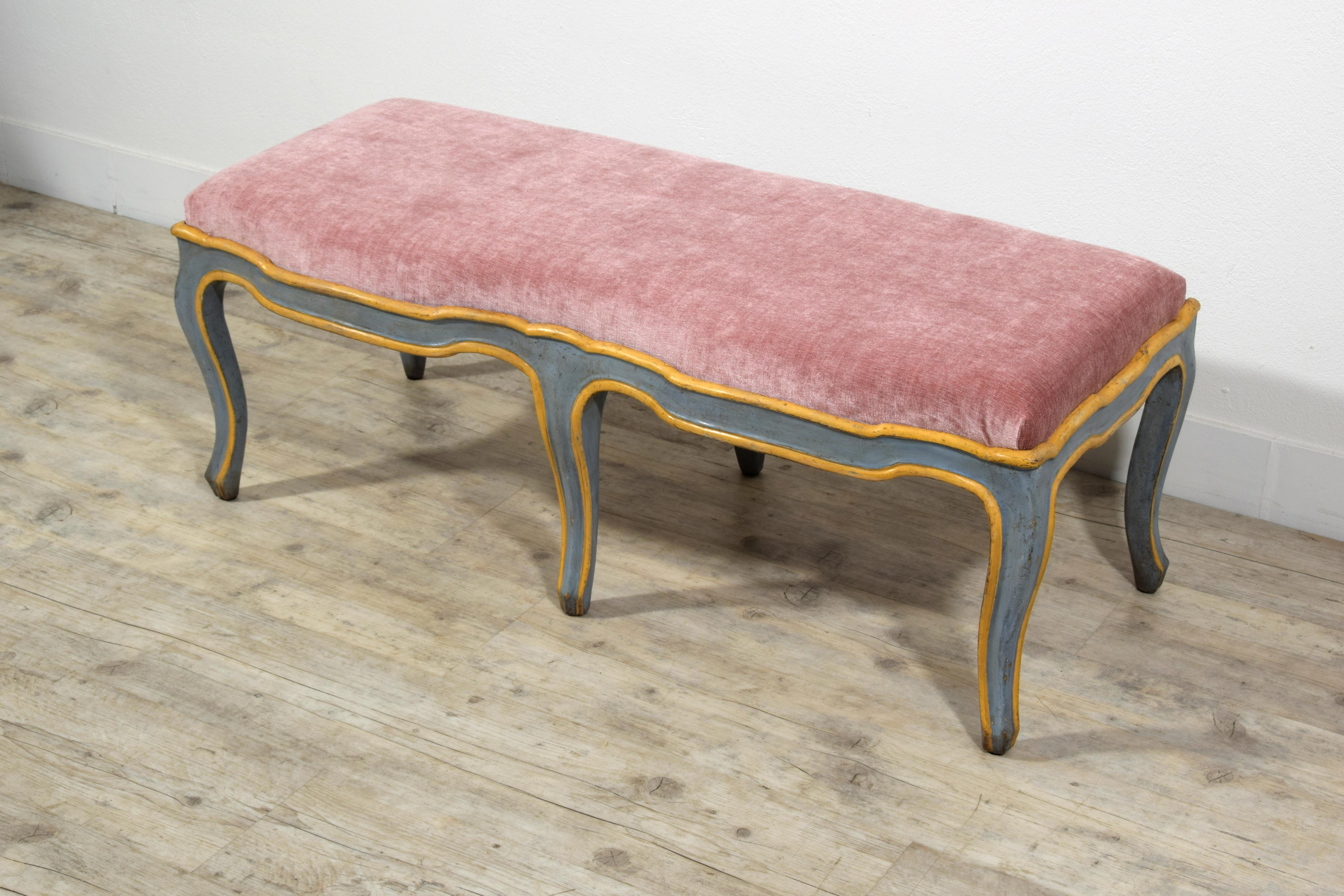 Banc en bois sculpté et laqué rococo italien du XVIIIe siècle en vente 3