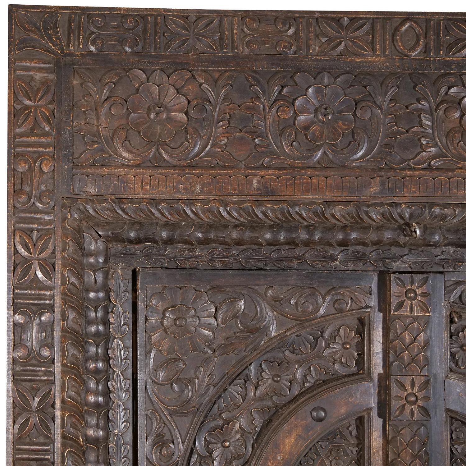 Italienisches geschnitztes Rokoko-Friesen-Wandpaneel aus dem 18. Jahrhundert – Tür aus antikem Eichenholz (Handgeschnitzt) im Angebot