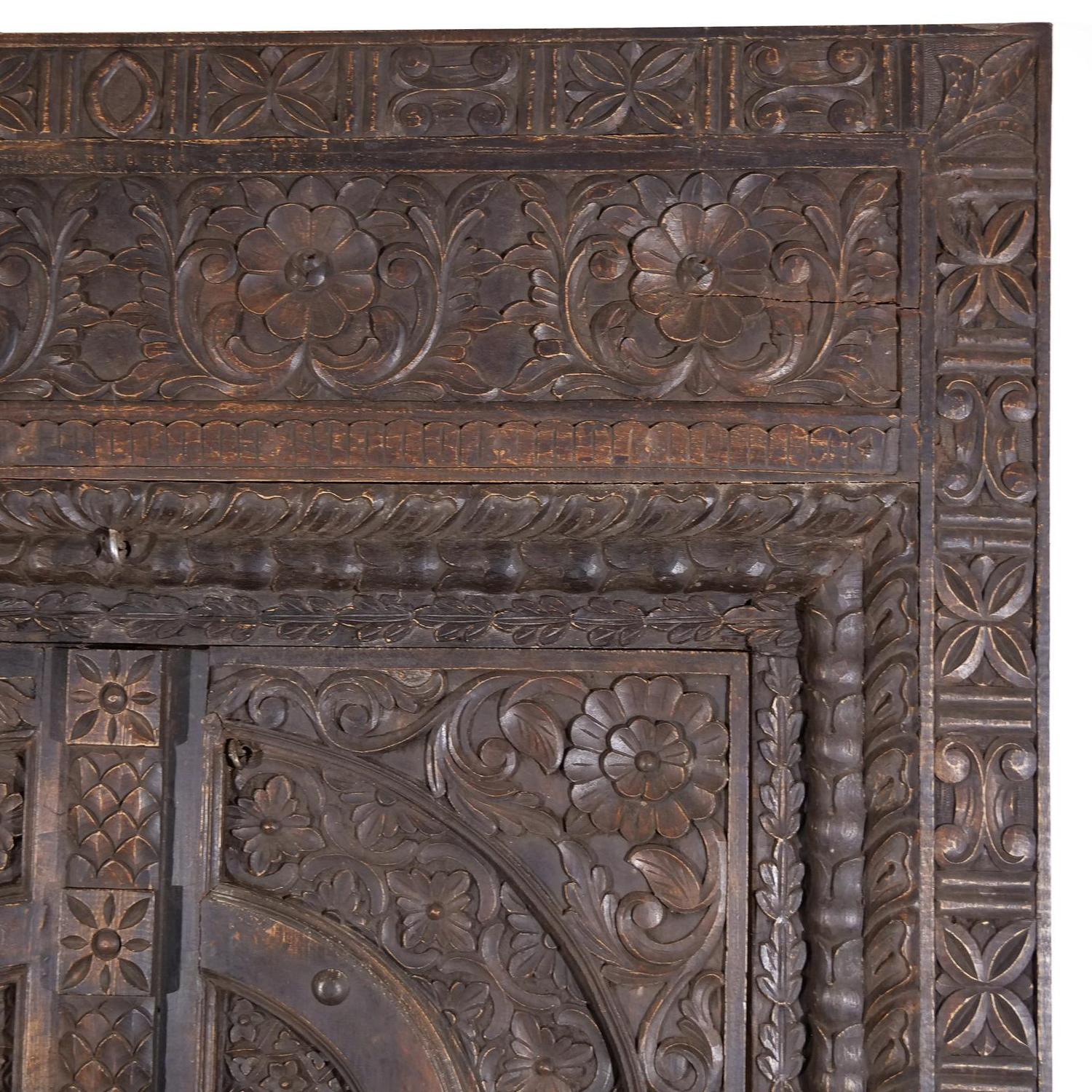 Italienisches geschnitztes Rokoko-Friesen-Wandpaneel aus dem 18. Jahrhundert – Tür aus antikem Eichenholz im Zustand „Gut“ im Angebot in West Palm Beach, FL