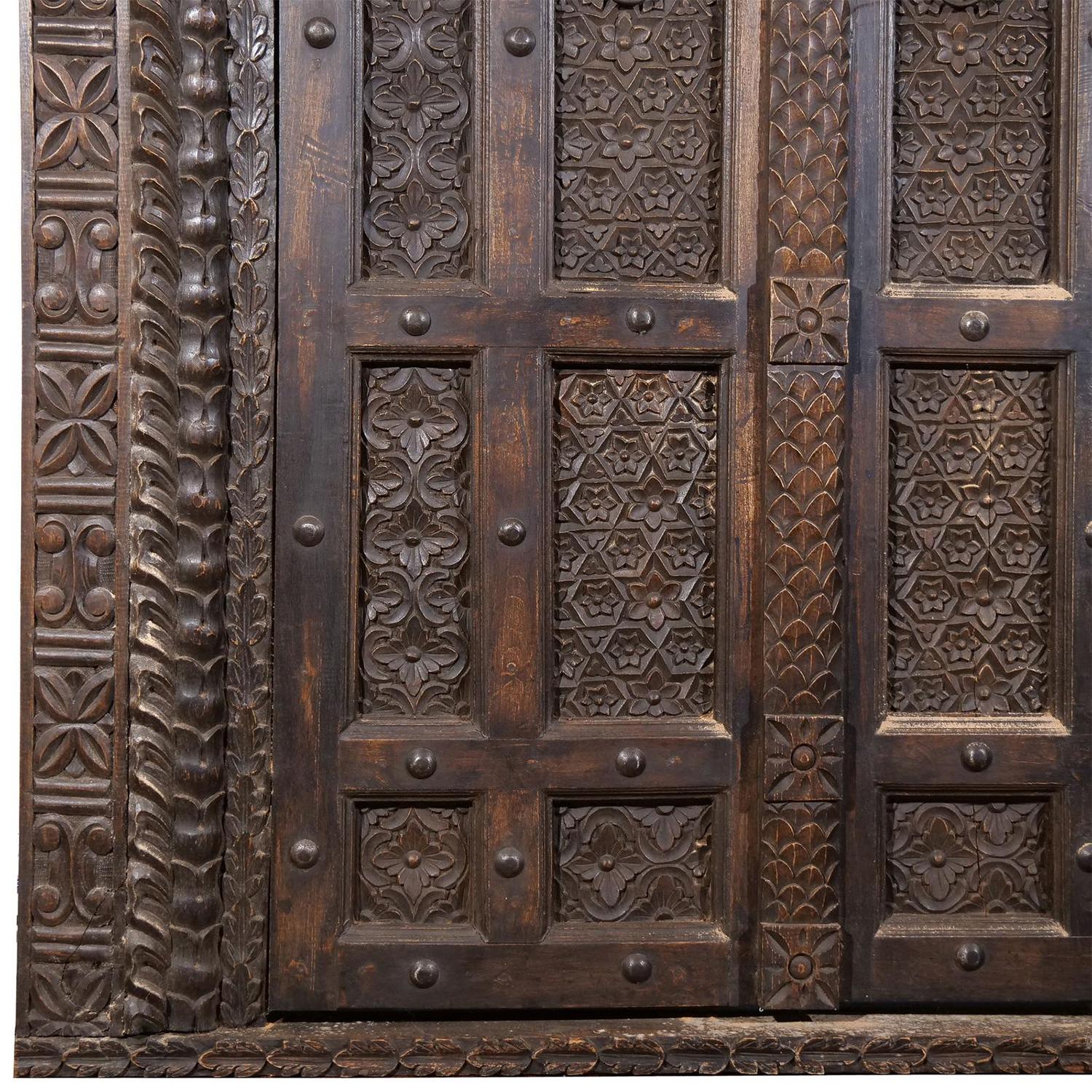 Italienisches geschnitztes Rokoko-Friesen-Wandpaneel aus dem 18. Jahrhundert – Tür aus antikem Eichenholz im Angebot 1