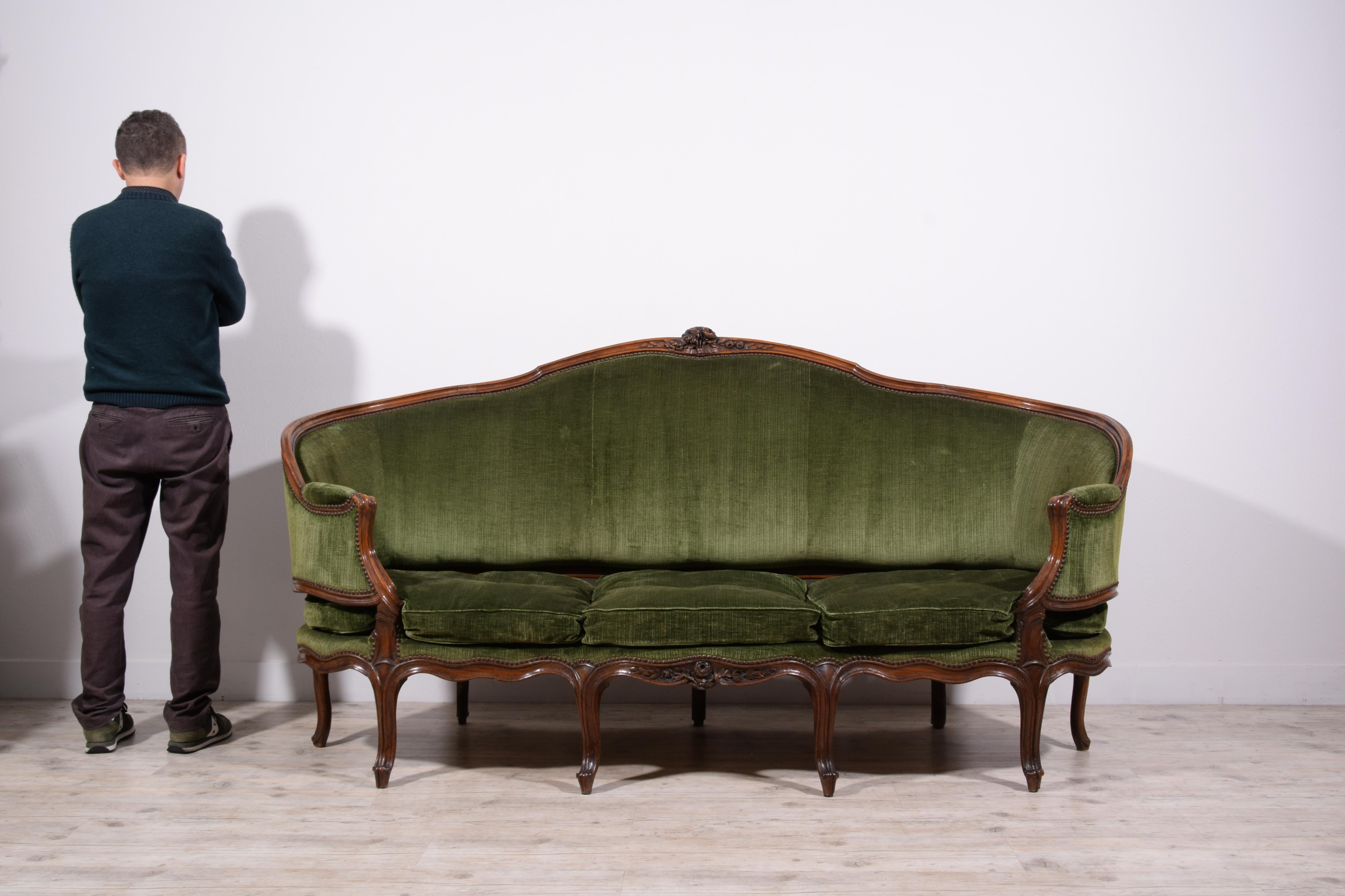 18th Century, Italian Rococo Carved Walnut Wood Corbeille Sofa For Sale 7