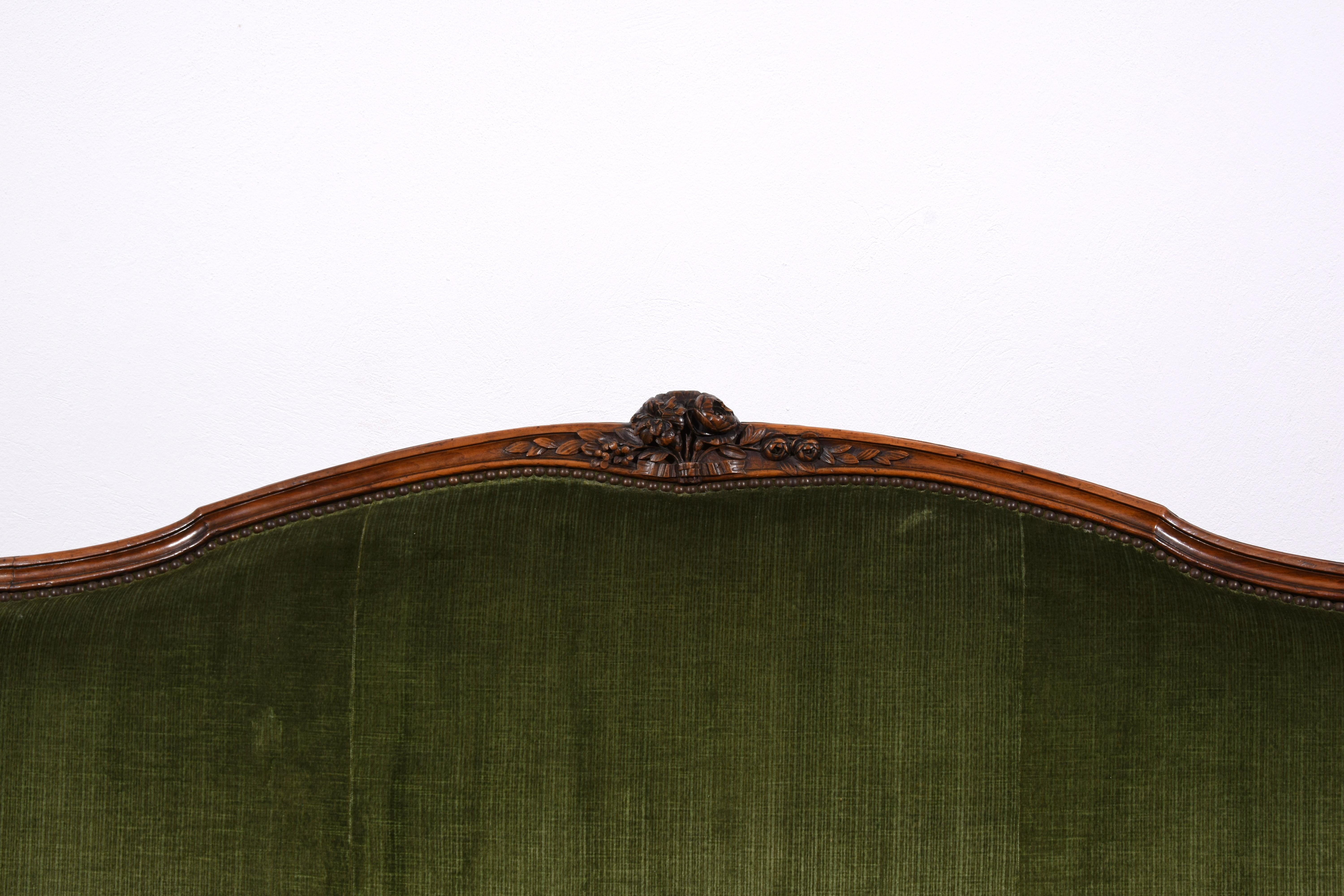 18th Century, Italian Rococo Carved Walnut Wood Corbeille Sofa For Sale 11