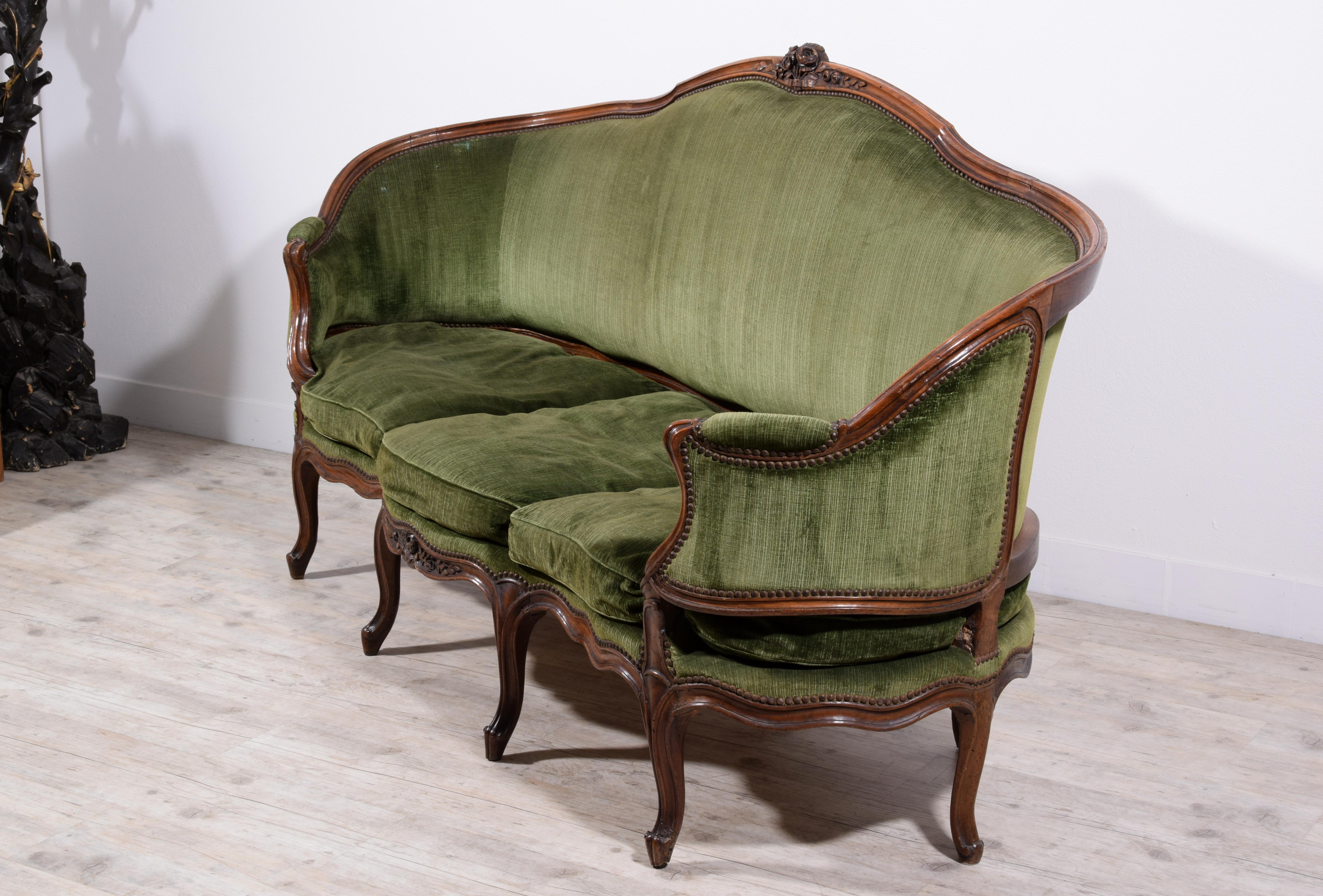 18th Century, Italian Rococo Carved Walnut Wood Corbeille Sofa For Sale 15