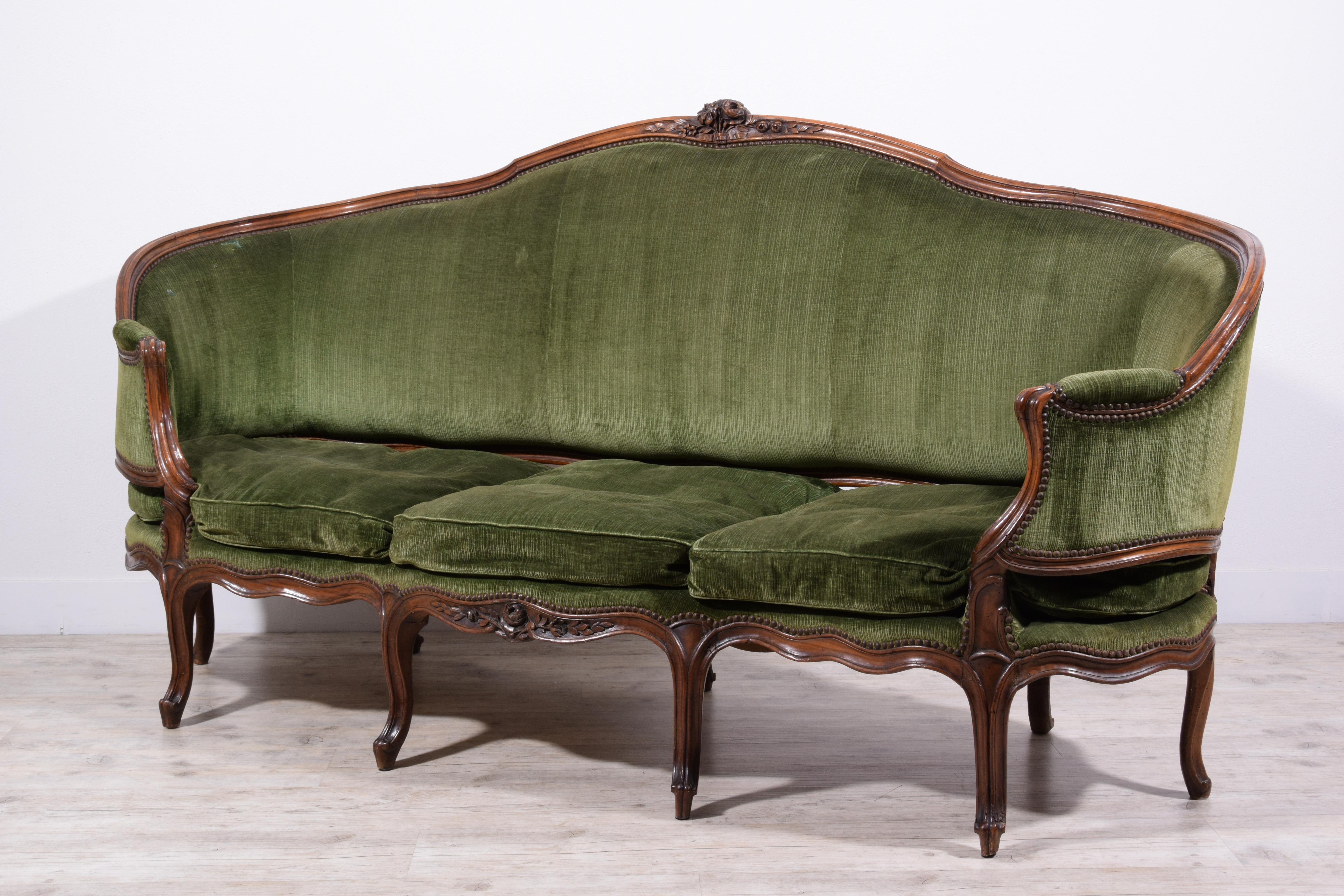 Hand-Carved 18th Century, Italian Rococo Carved Walnut Wood Corbeille Sofa For Sale