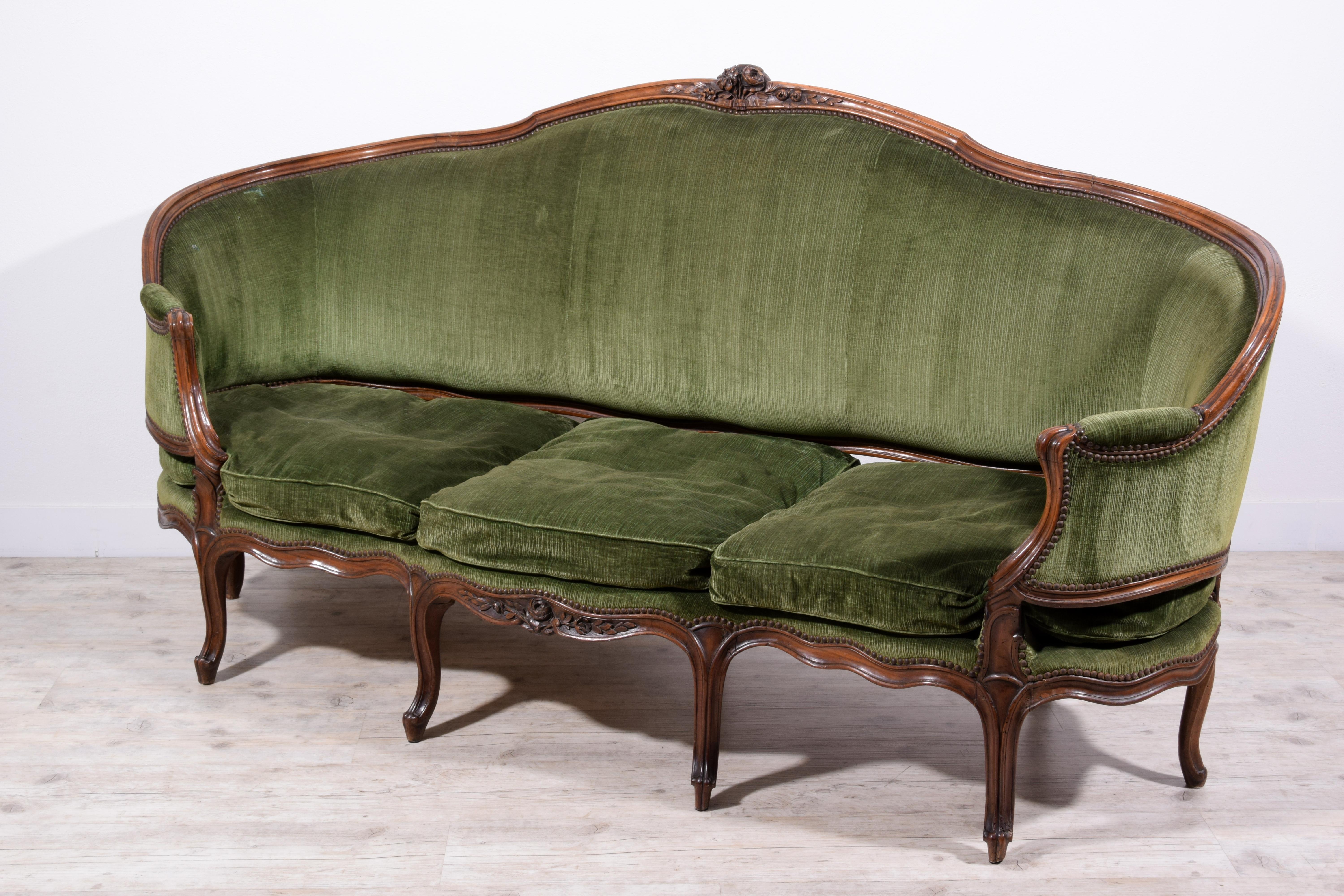 18th Century, Italian Rococo Carved Walnut Wood Corbeille Sofa For Sale 4
