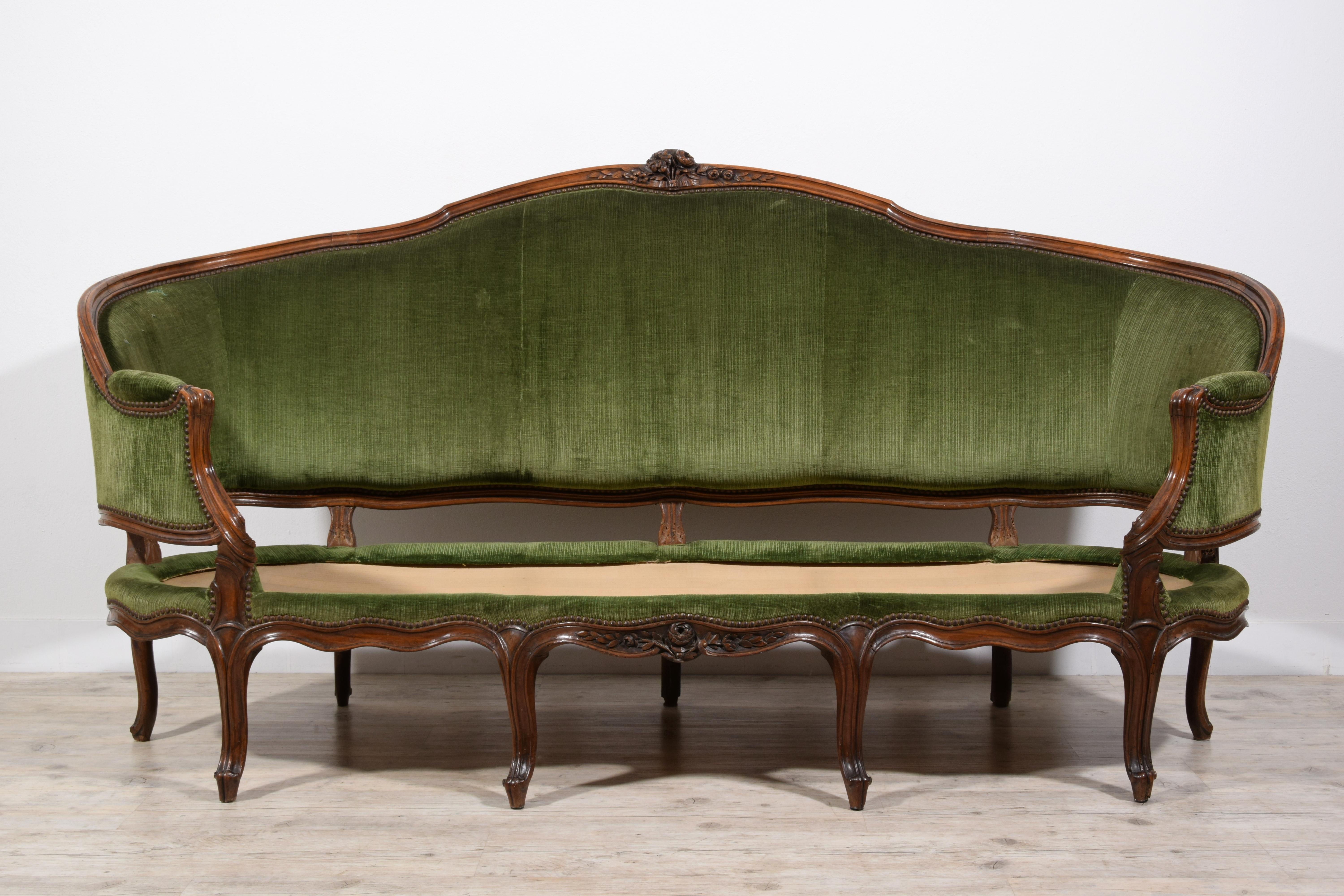 18th Century, Italian Rococo Carved Walnut Wood Corbeille Sofa For Sale 5