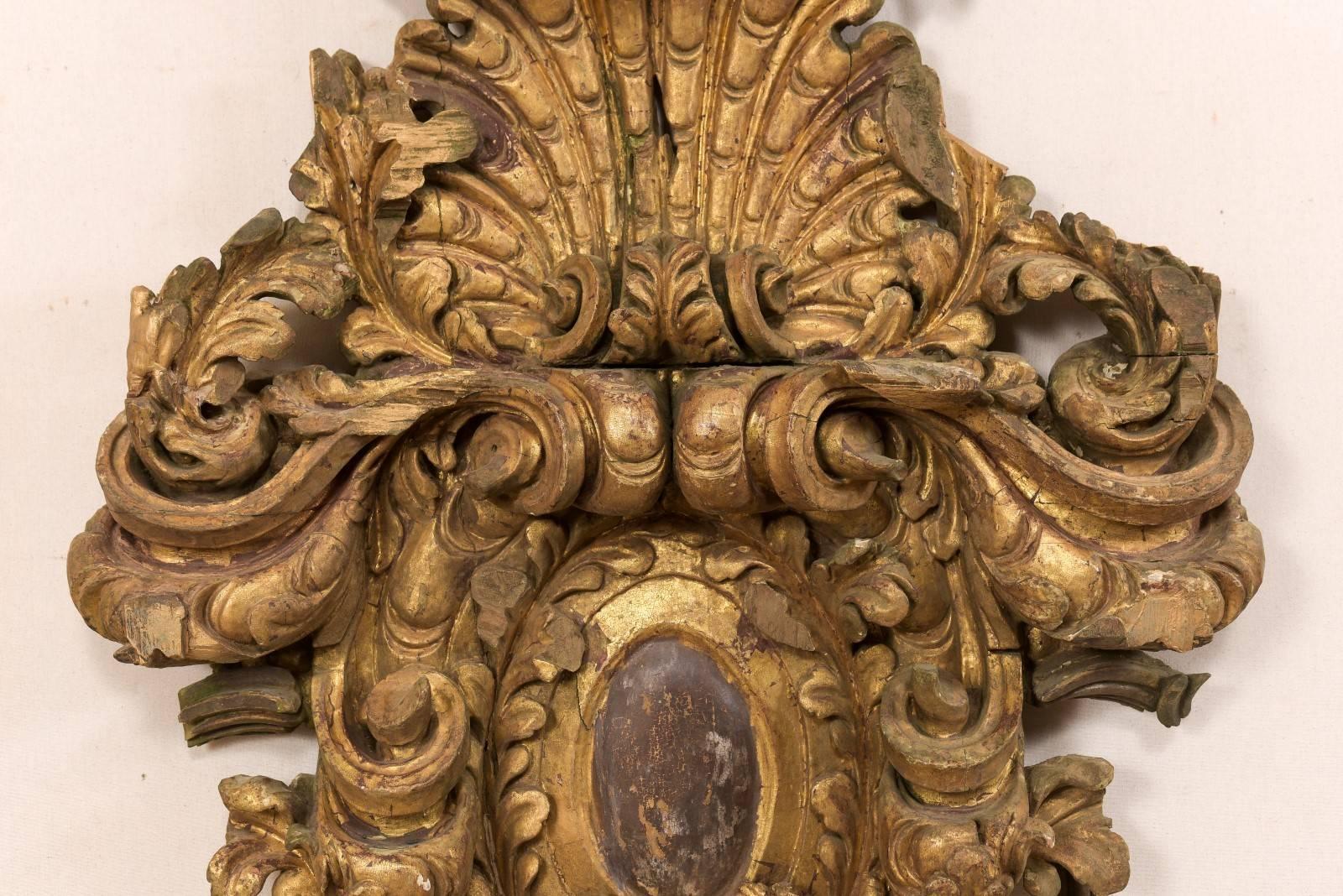 Italienische Rokoko-Wandschnitzerei aus geschnitztem Holz mit architektonischem Fragment aus dem 18. Jahrhundert (18. Jahrhundert und früher)