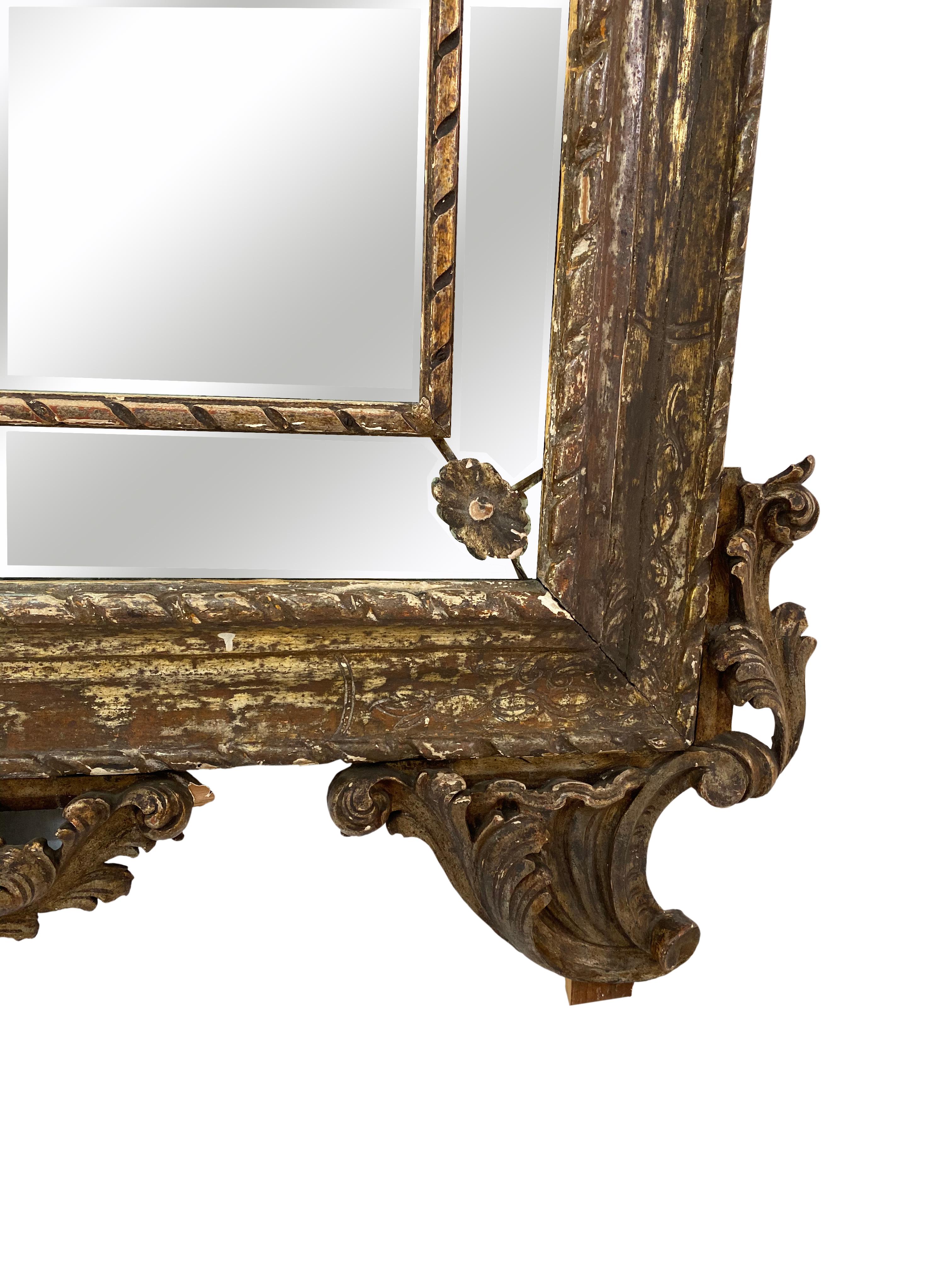 18th Century Italian Rococo Giltwood Mirror In Good Condition For Sale In Round Top, TX