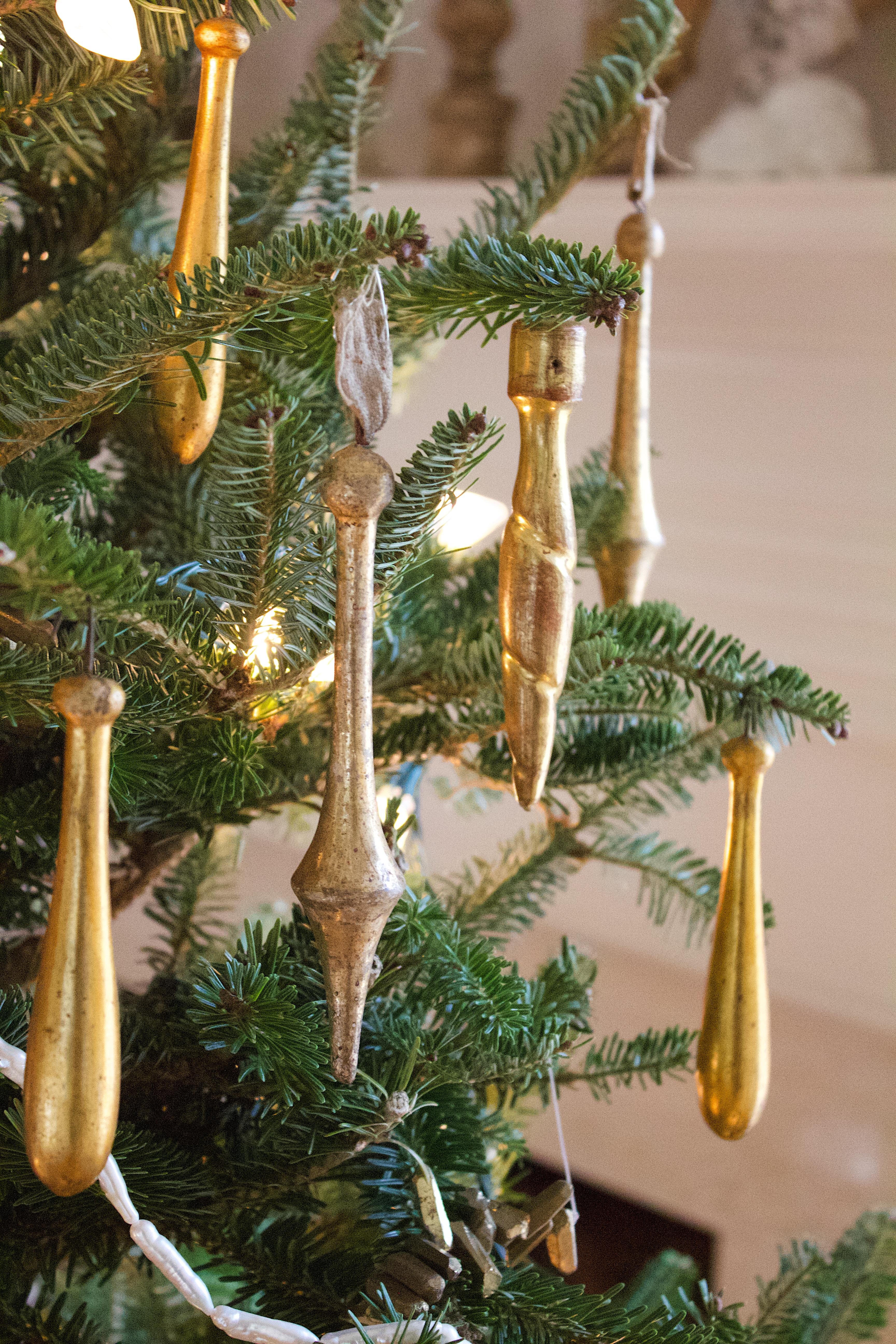 18th Century and Earlier 18th Century Italian Rococo Gold Leaf Hand-Carved Tassel Ornaments 'Set of 5' For Sale