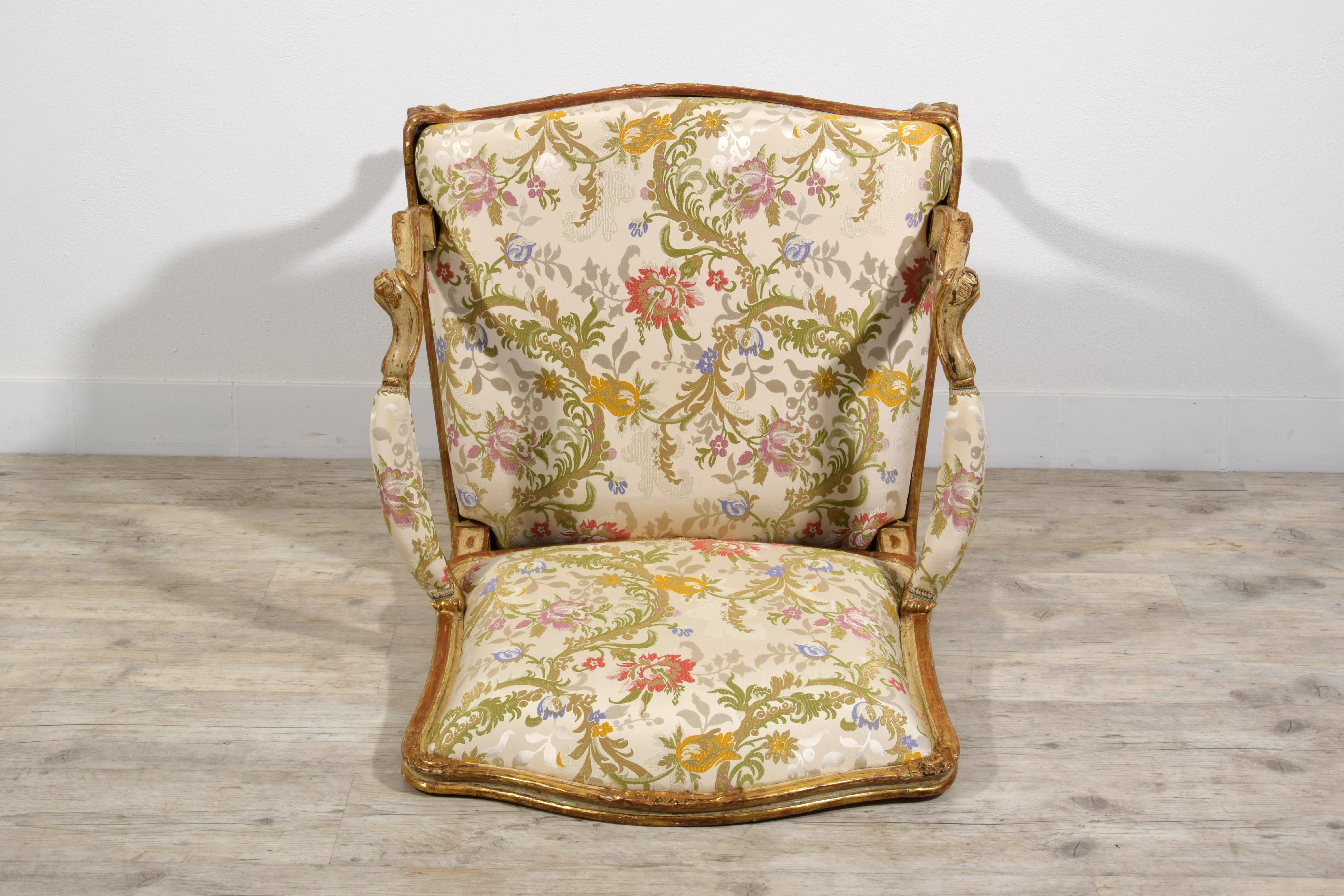 18th century, Italian Rococo Lacquered and Giltwood Armchairs  For Sale 5