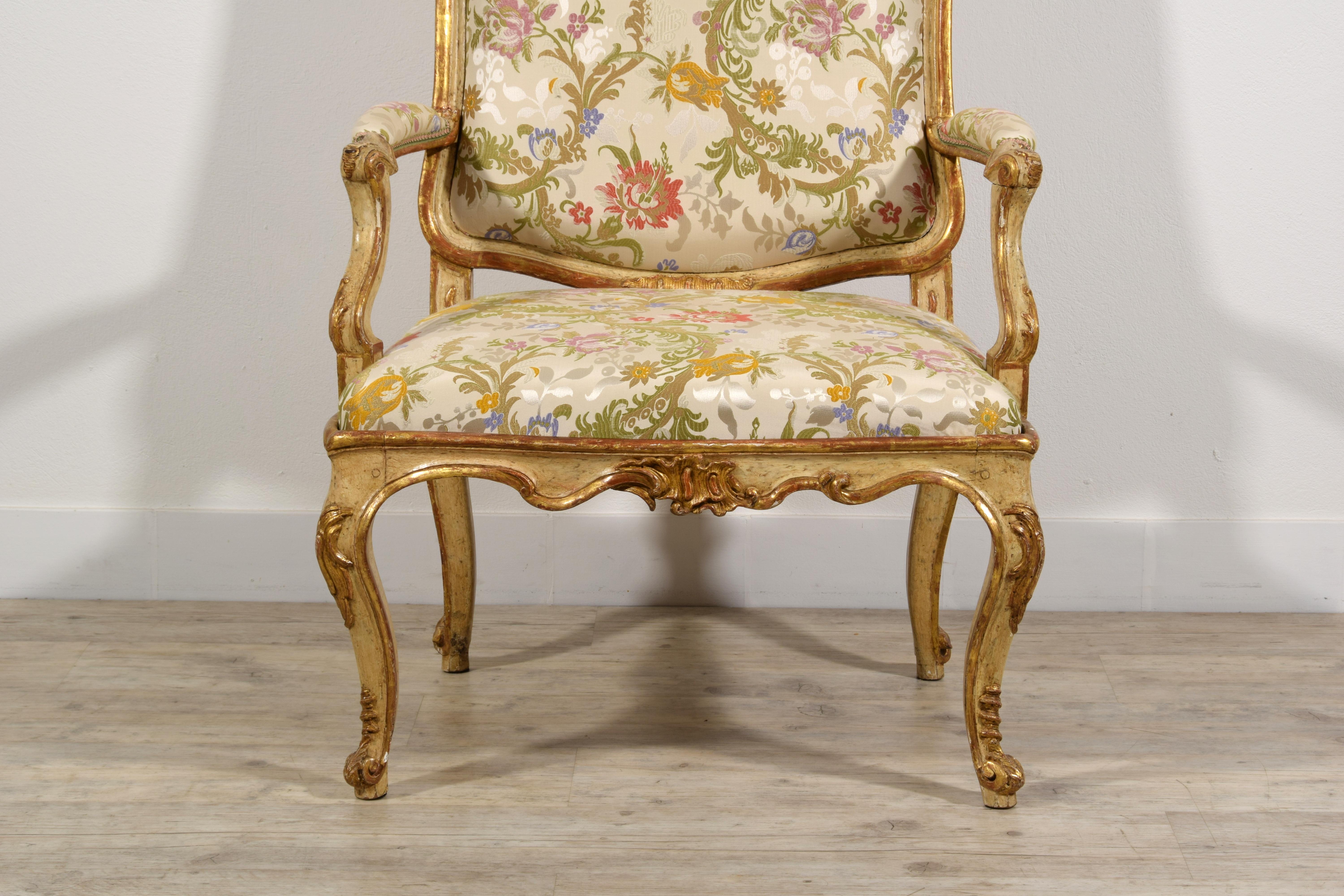 18th century, Italian Rococo Lacquered and Giltwood Armchairs  For Sale 7