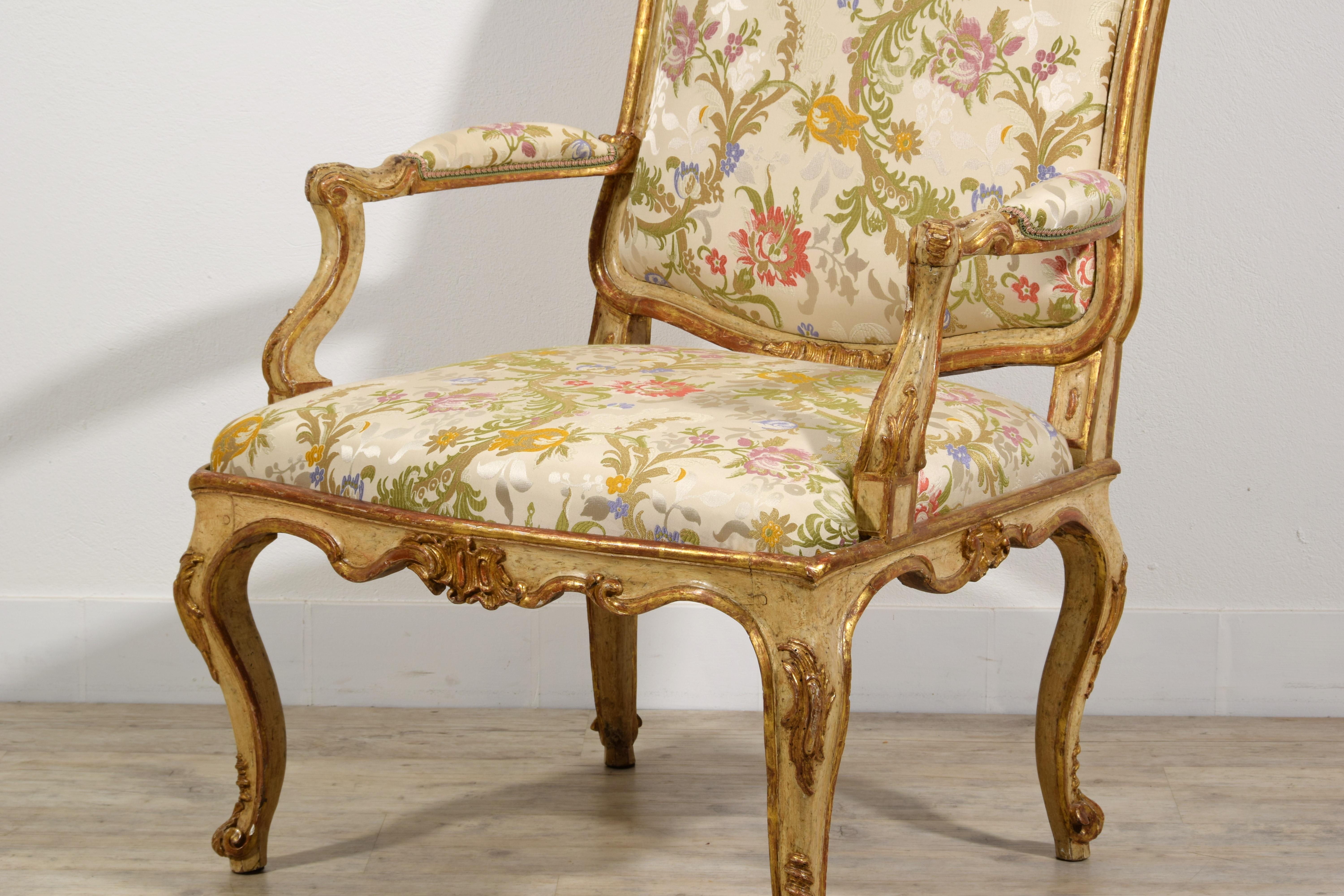 18th century, Italian Rococo Lacquered and Giltwood Armchairs  For Sale 11
