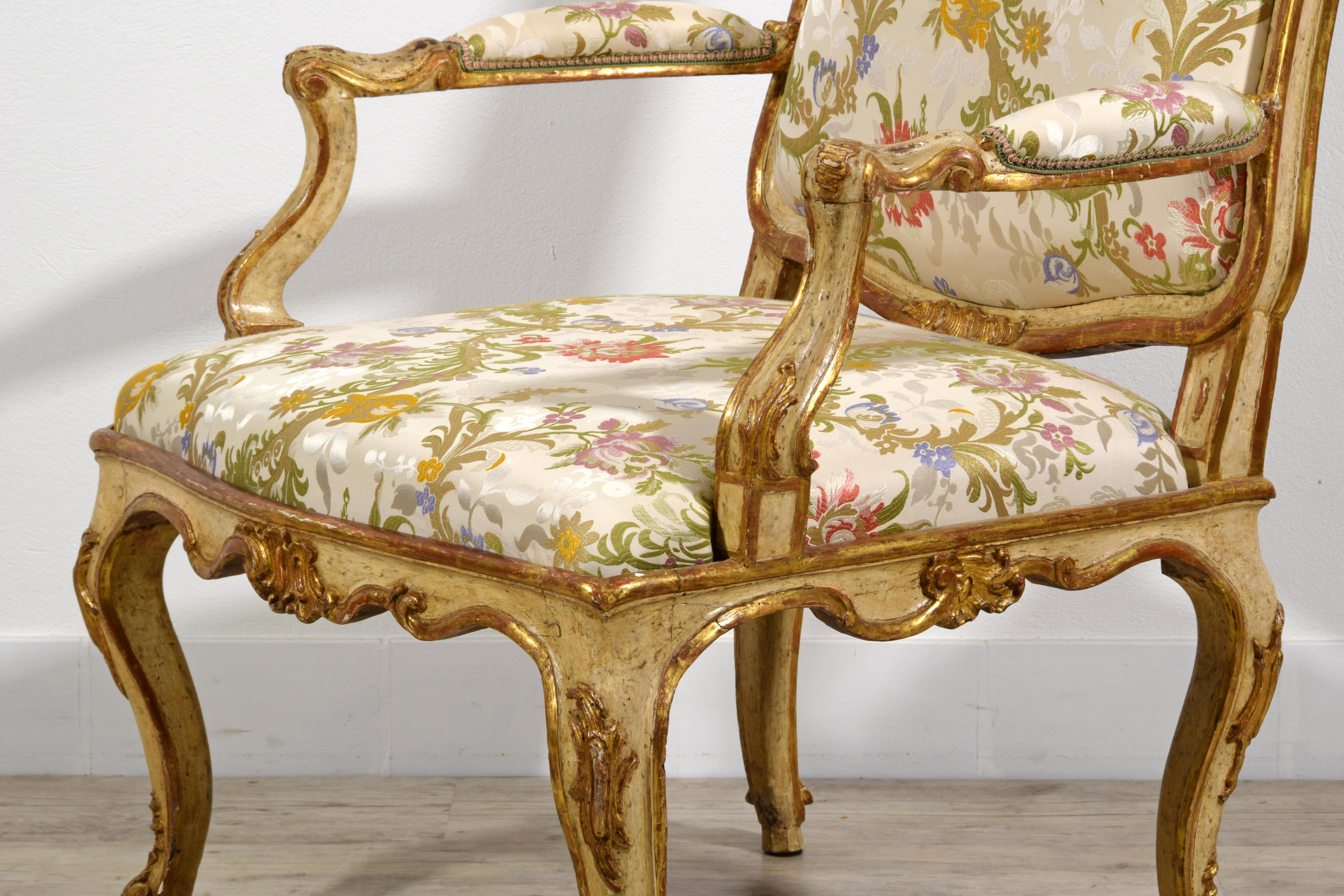 18th century, Italian Rococo Lacquered and Giltwood Armchairs  For Sale 12