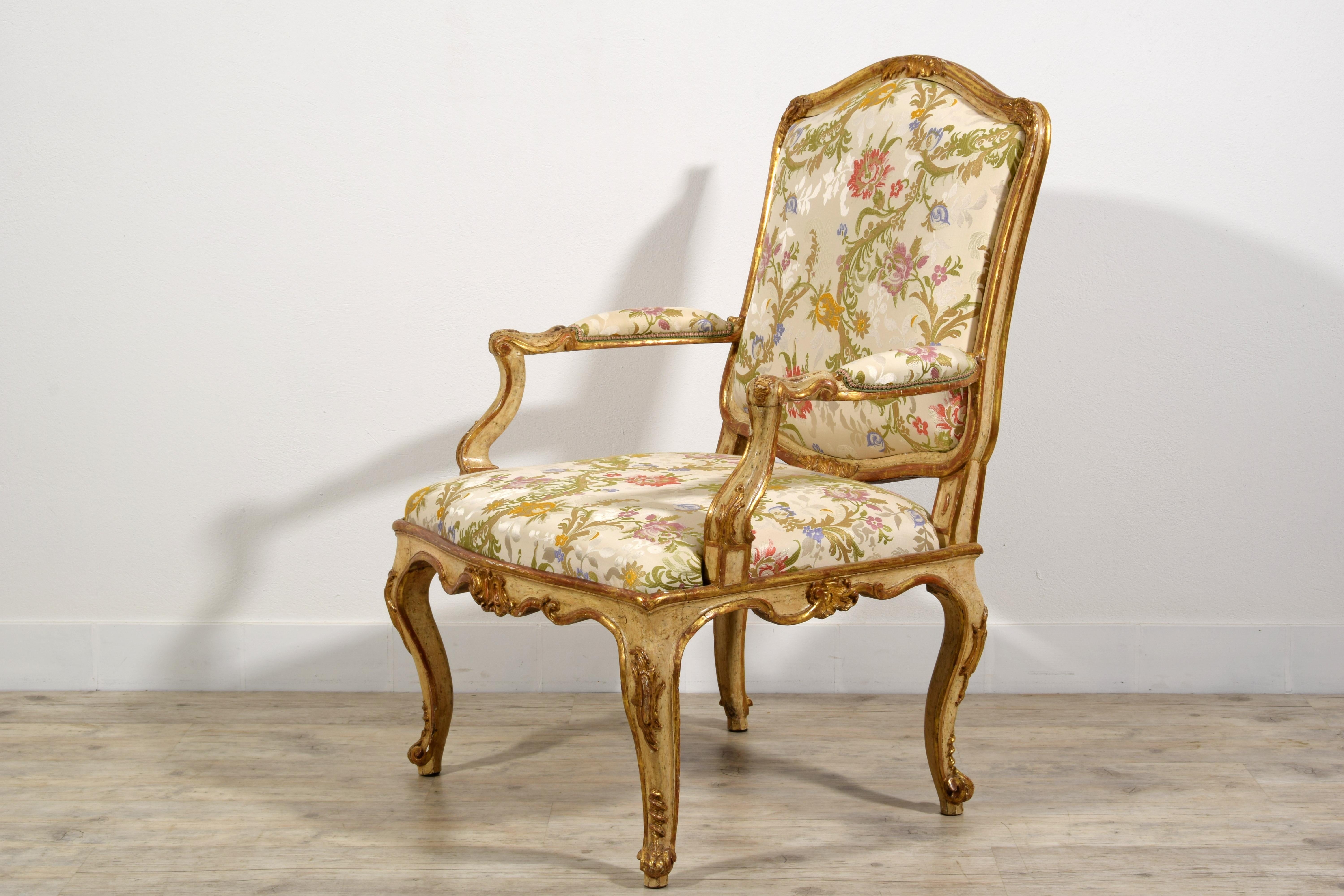 18th century, Italian Rococo Lacquered and Giltwood Armchairs  For Sale 13