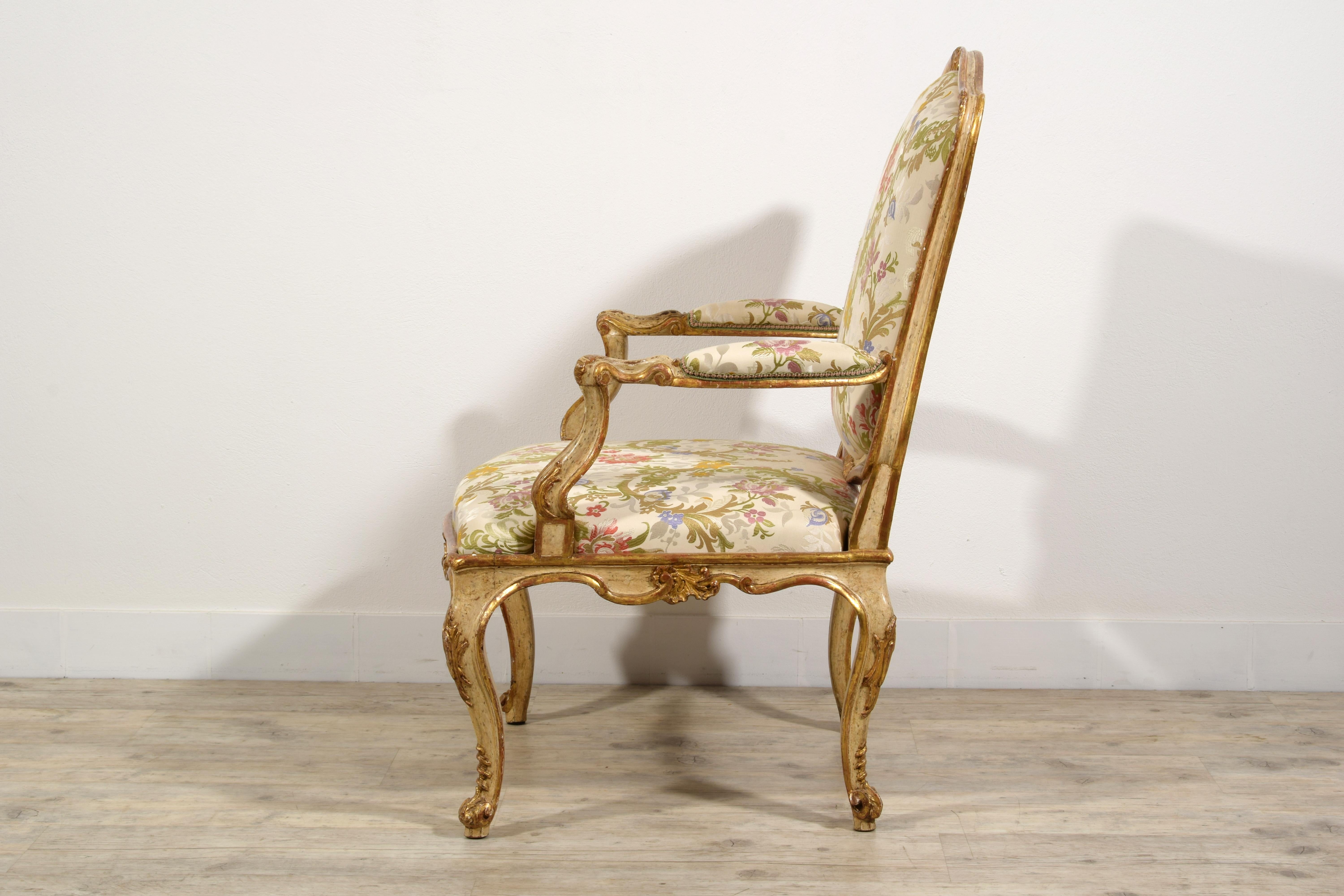 18th century, Italian Rococo Lacquered and Giltwood Armchairs  For Sale 3