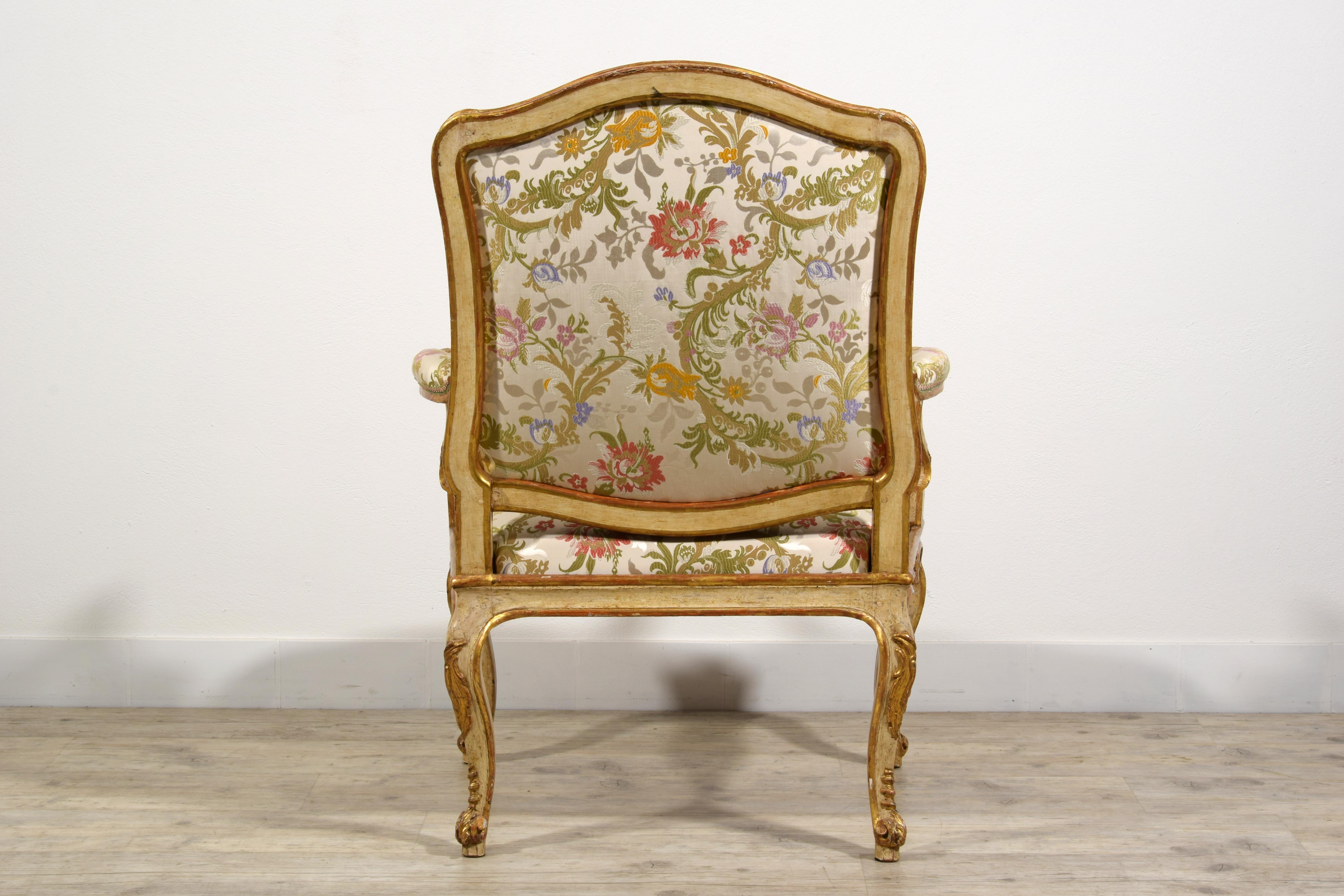 18th century, Italian Rococo Lacquered and Giltwood Armchairs  For Sale 4