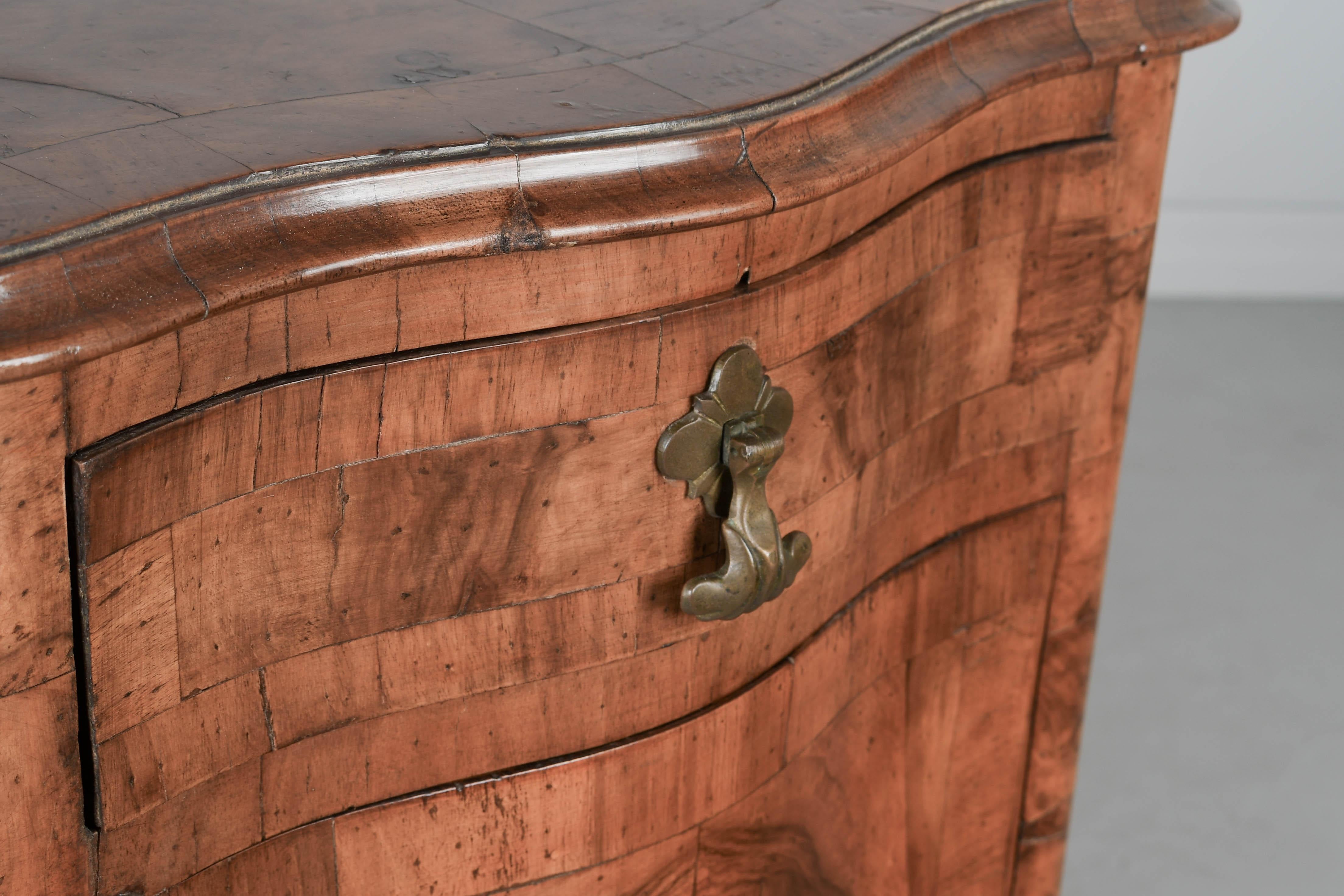 18th Century Italian Rococo Marquetry Comodini Pair For Sale 5