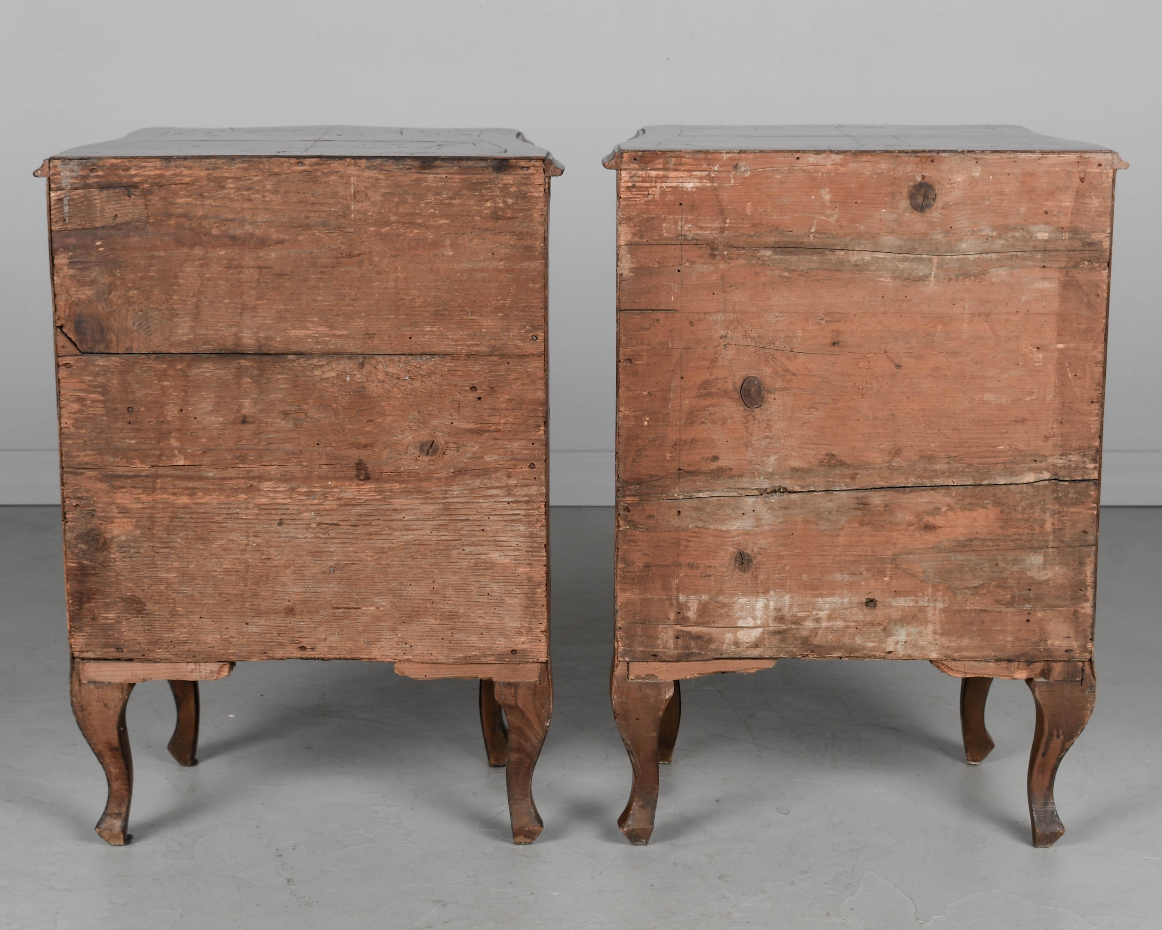 18th Century Italian Rococo Marquetry Comodini Pair For Sale 7