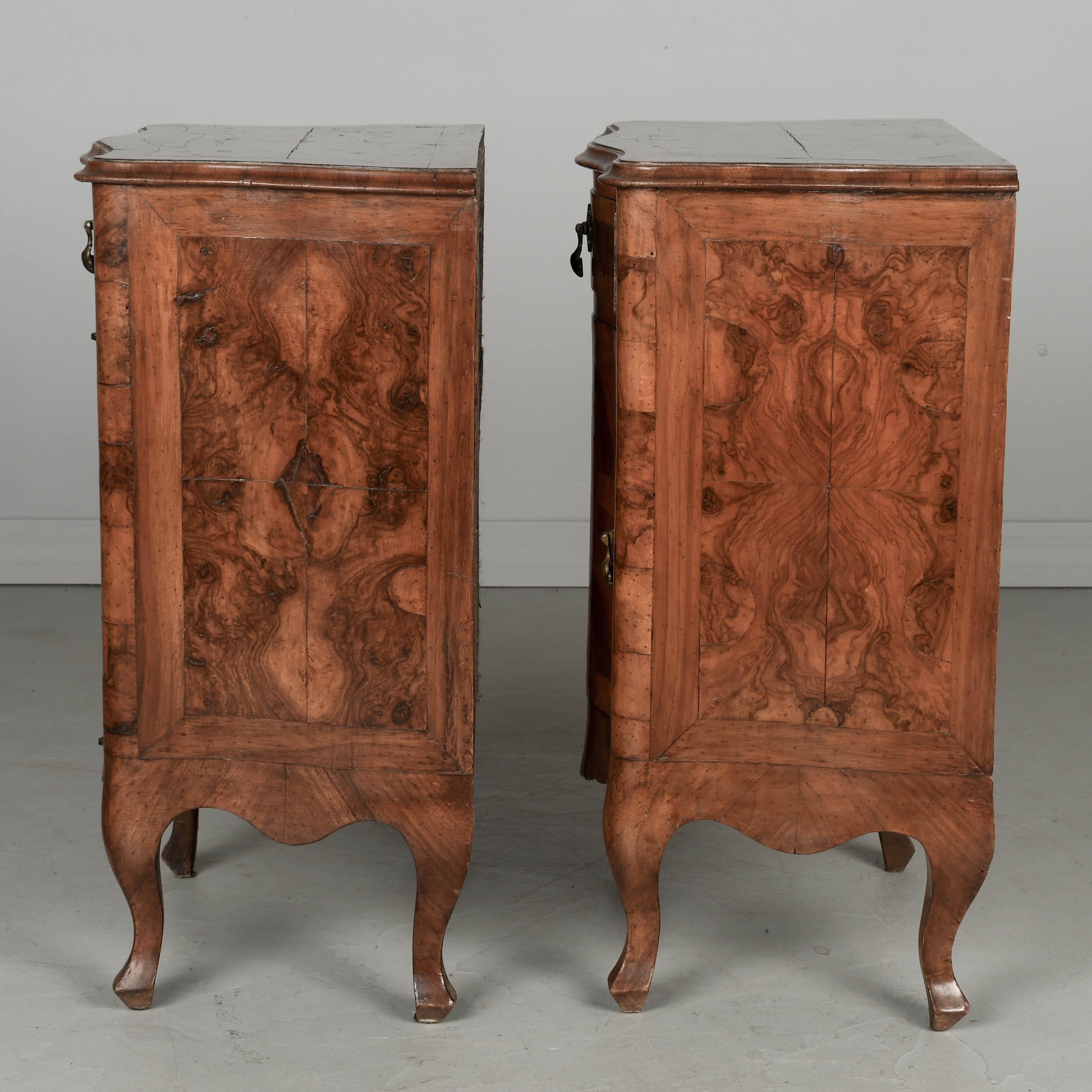 18th Century Italian Rococo Marquetry Comodini Pair For Sale 2