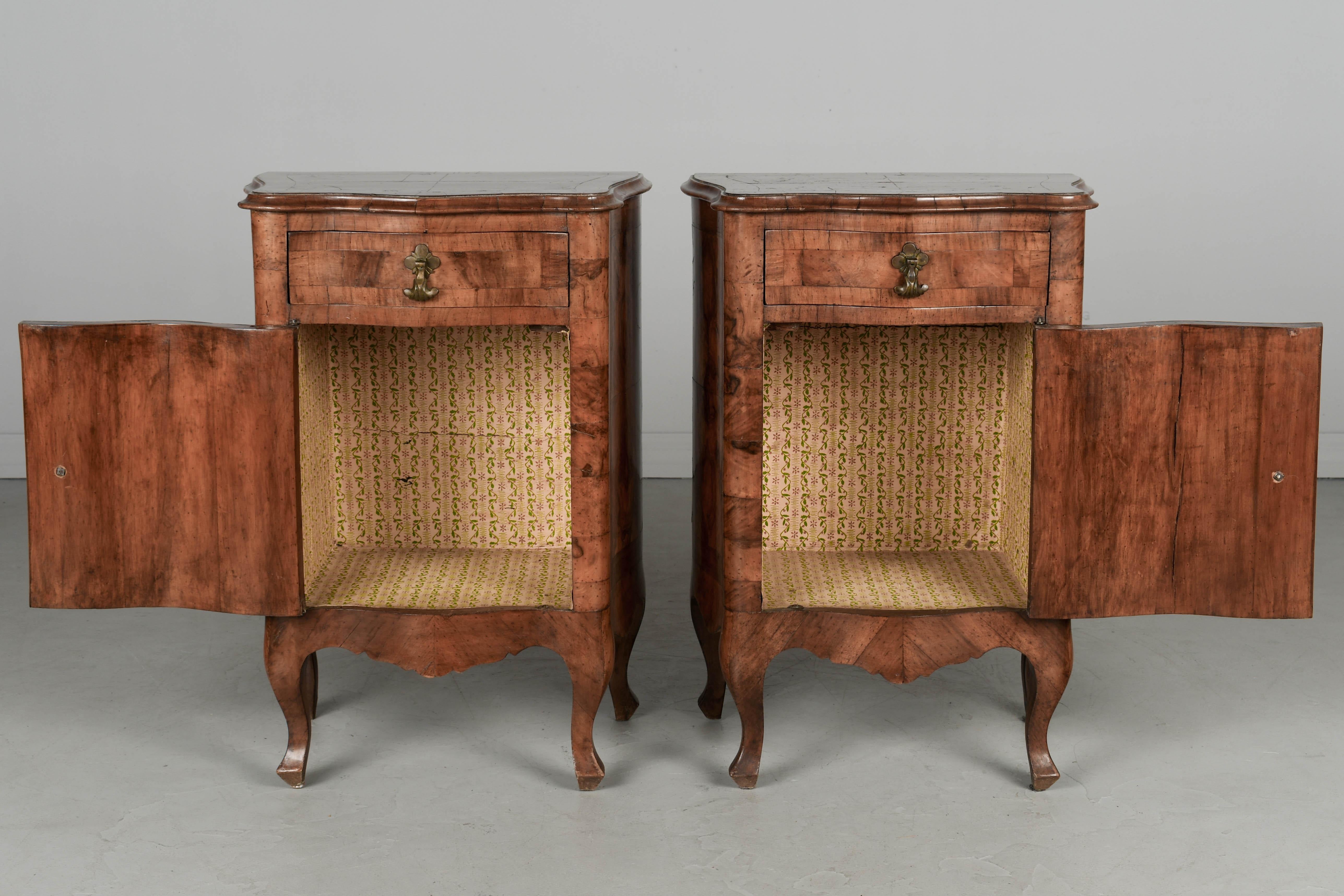 18th Century Italian Rococo Marquetry Comodini Pair For Sale 3