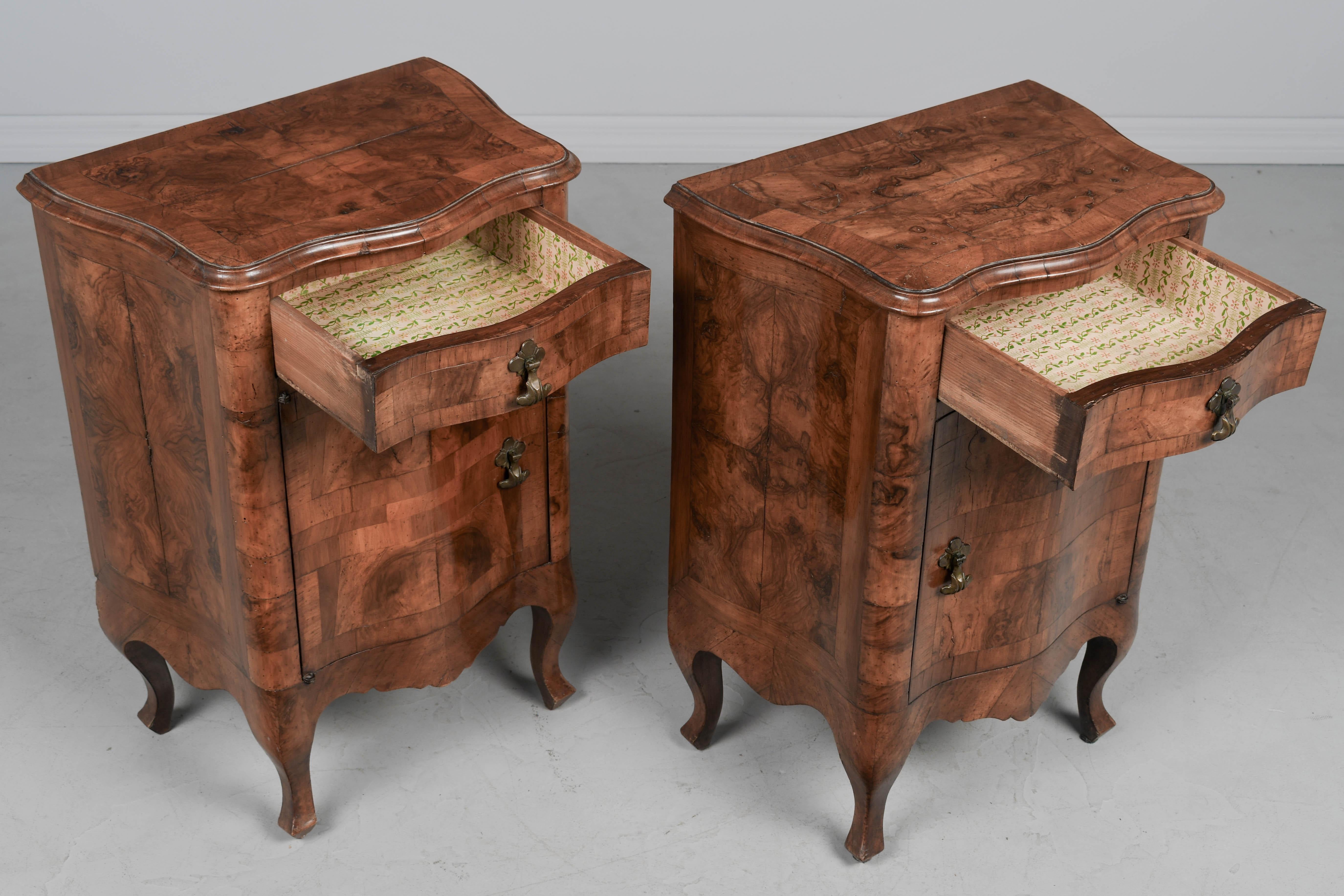 18th Century Italian Rococo Marquetry Comodini Pair For Sale 4