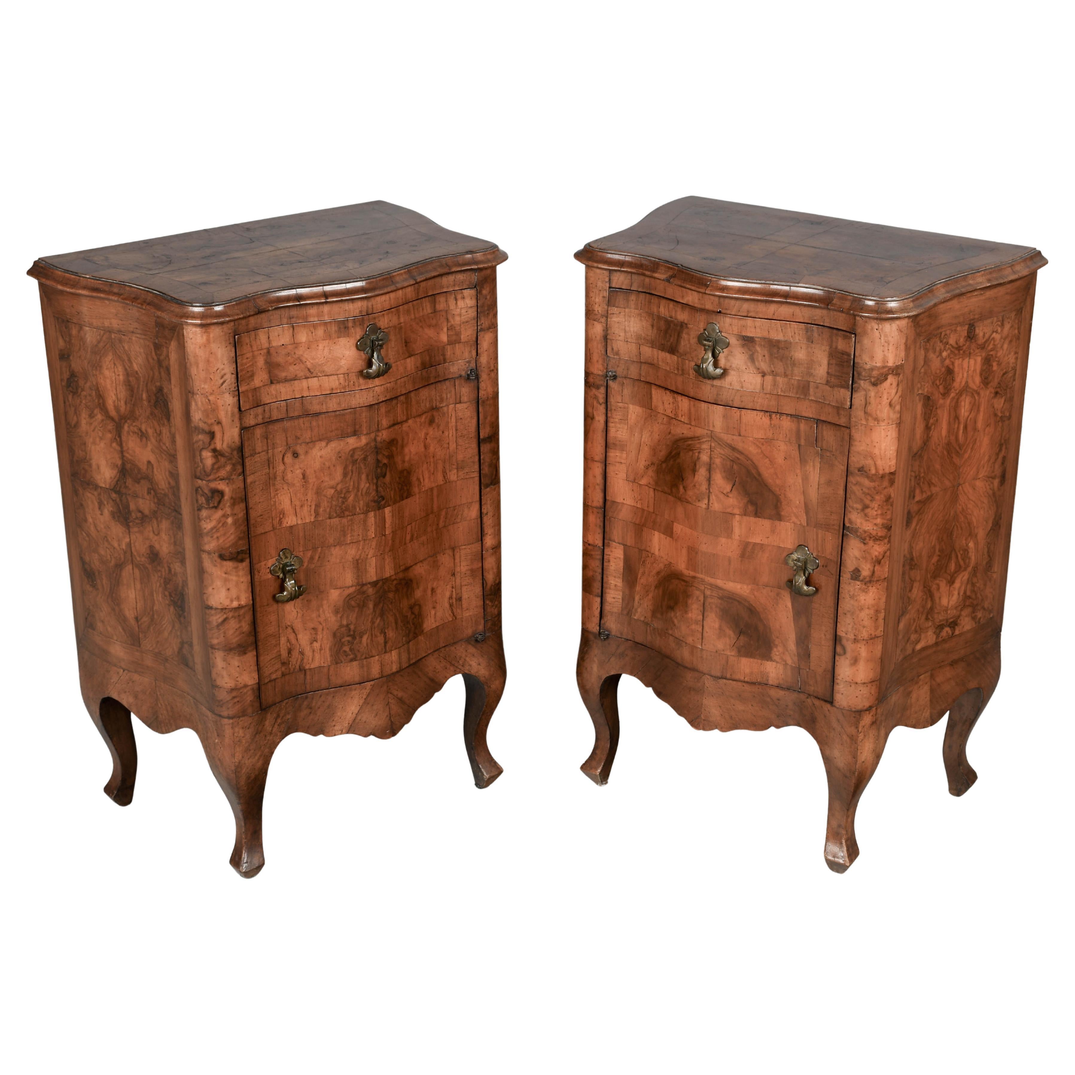 Pareja de Comodini de marquetería rococó italiana del siglo XVIII