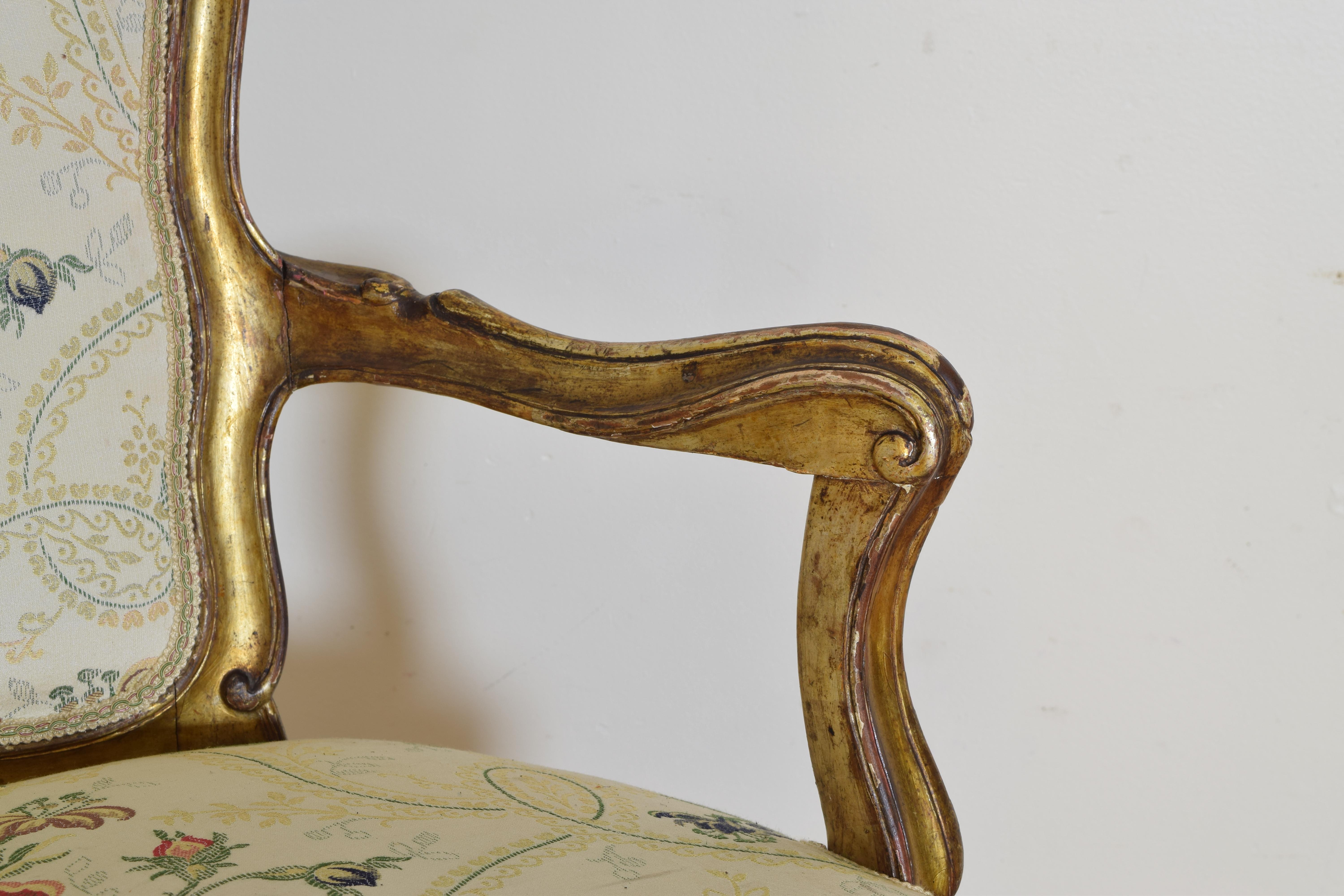 Ensemble de quatre fauteuils rococo italiens du 18ème siècle en bois doré en vente 6