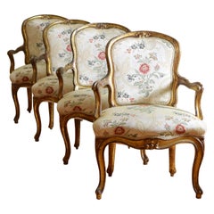Conjunto rococó italiano del siglo XVIII de cuatro sillones de madera dorada