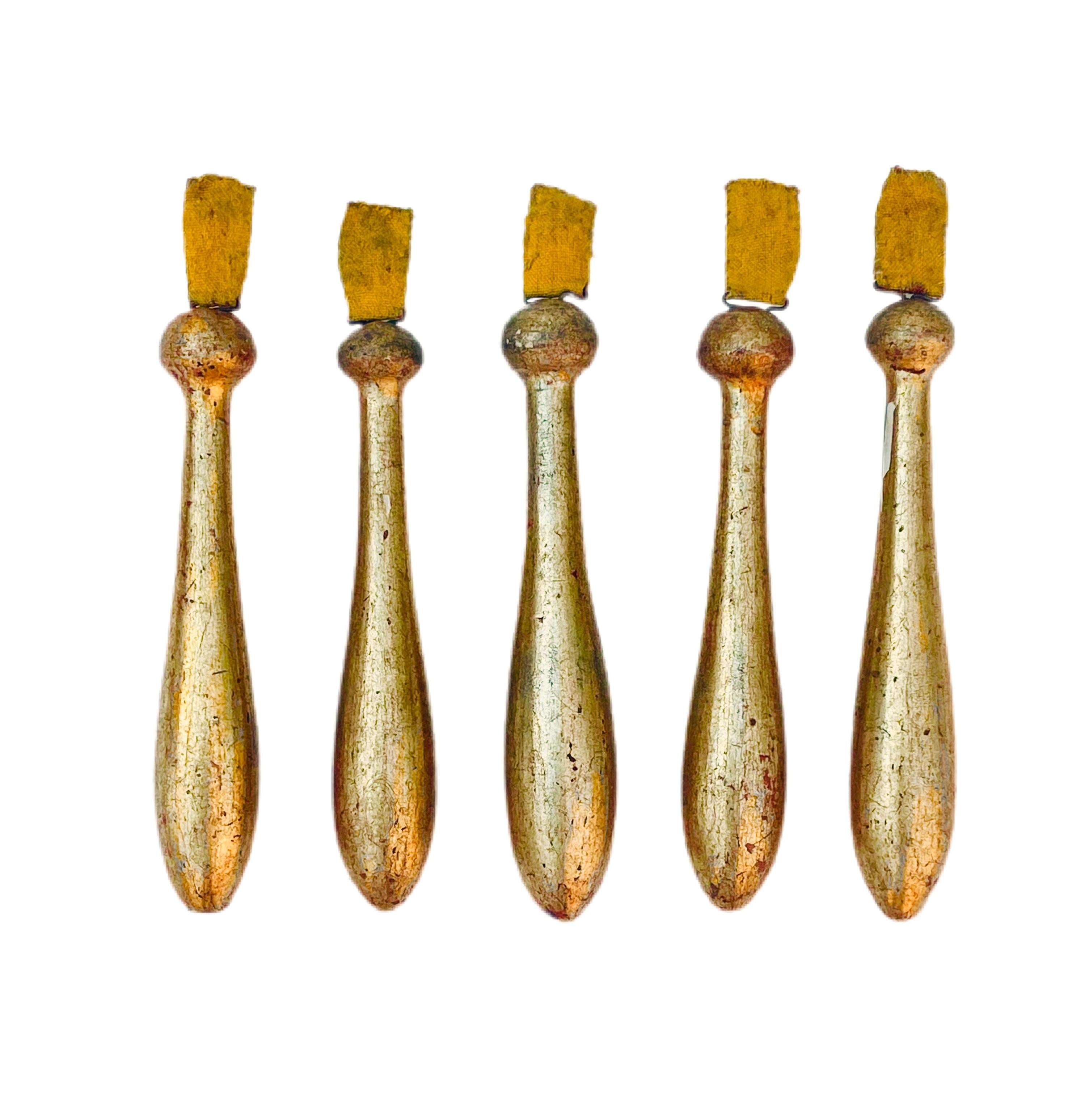Ornements à pampilles rococo italiens du 18ème siècle avec garniture en or, lot de 5 Bon état - En vente à Dublin, Dalkey
