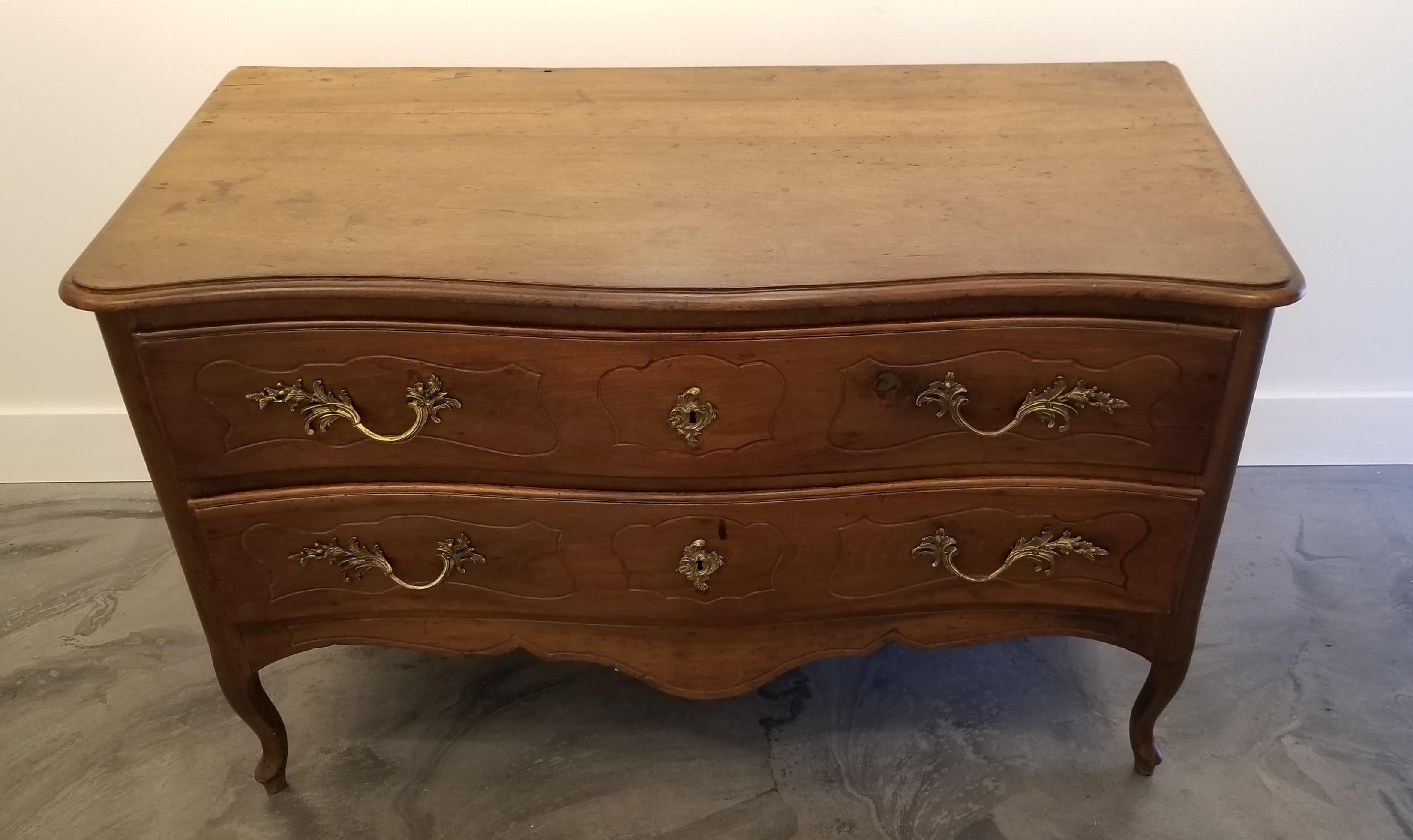 18th Century Italian Rococo Walnut and Olivewood Commode For Sale 8