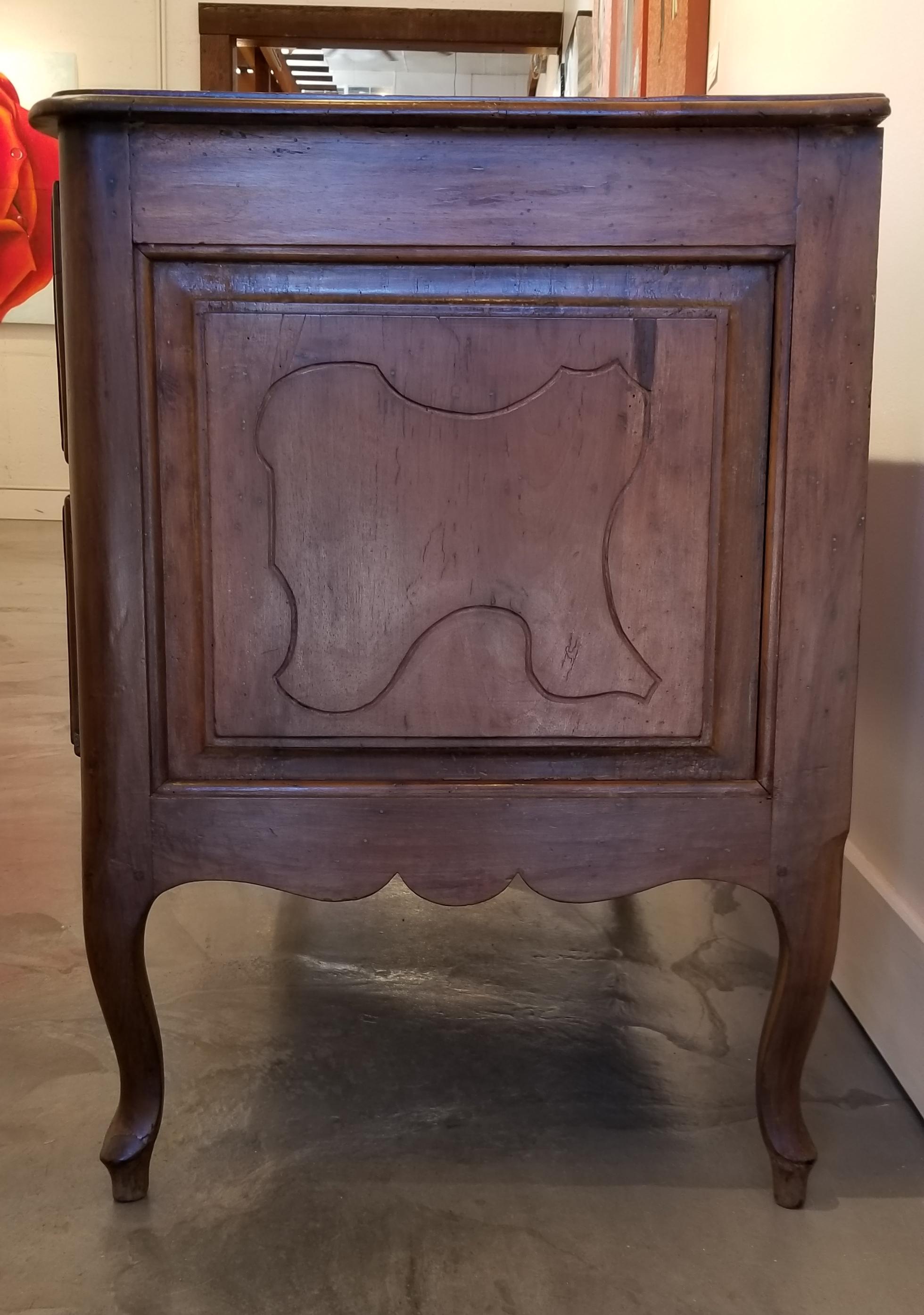 18th Century Italian Rococo Walnut and Olivewood Commode For Sale 10