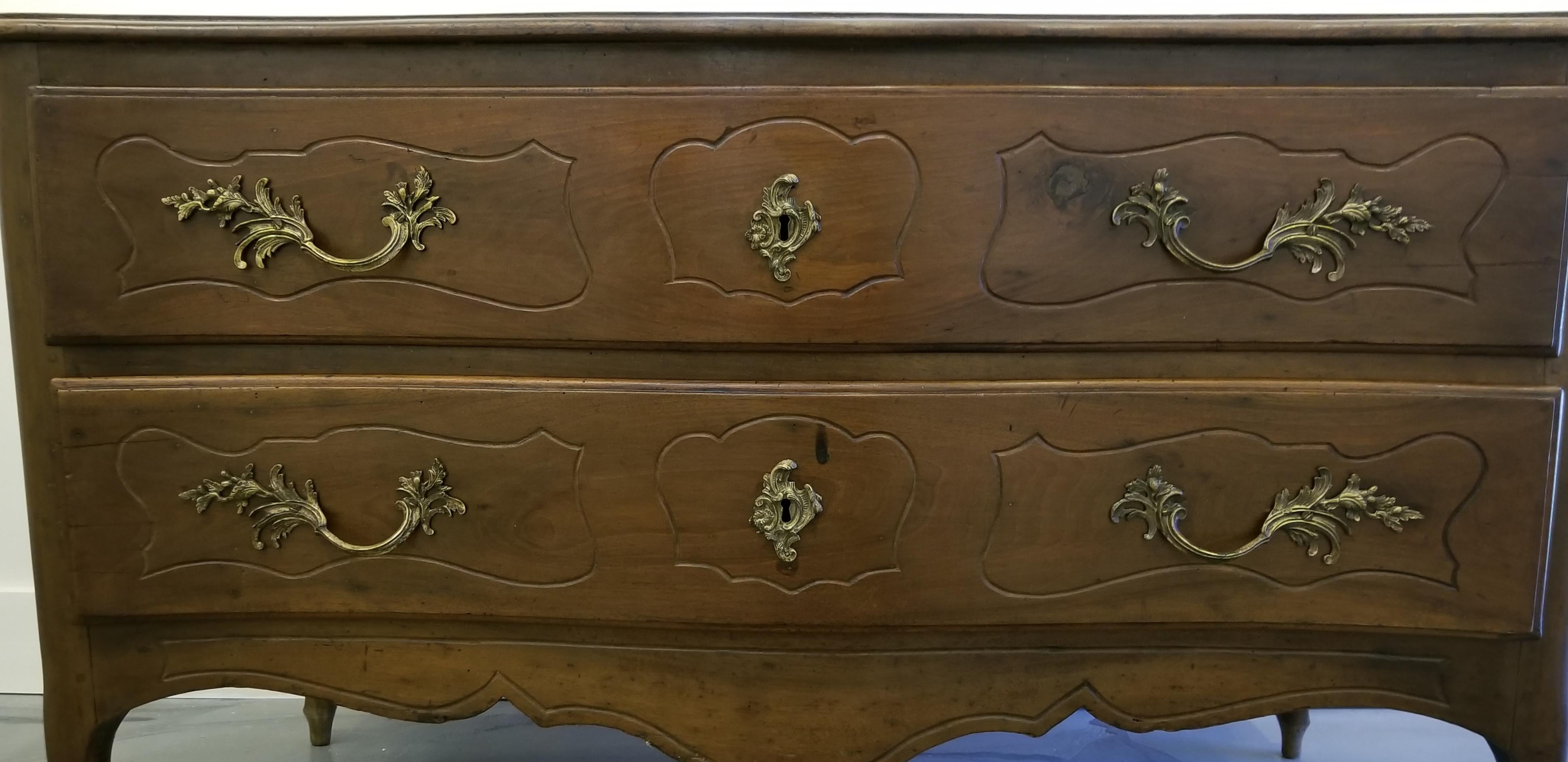 18th Century Italian Rococo Walnut and Olivewood Commode For Sale 12