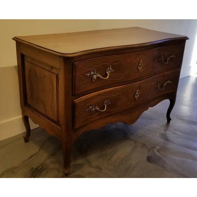 A mid-18th century Italian 2-drawer walnut commode with olive secondary woods. Retains original hardware, escutcheon plates and locks. Serpentine front on cabriole legs. Circa 1760. Beautiful, old world patina from use and history.  